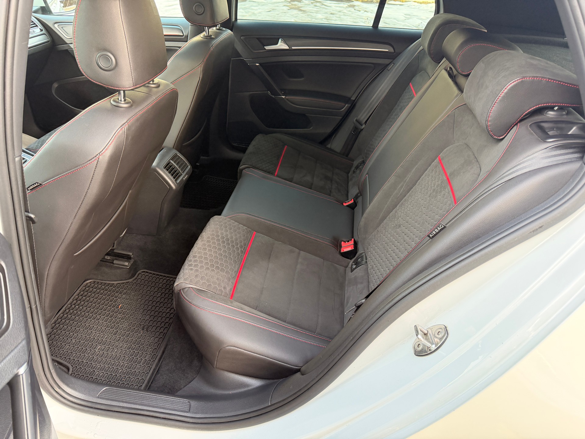 VW Golf 2.0 TSI GTI DSG-image-12