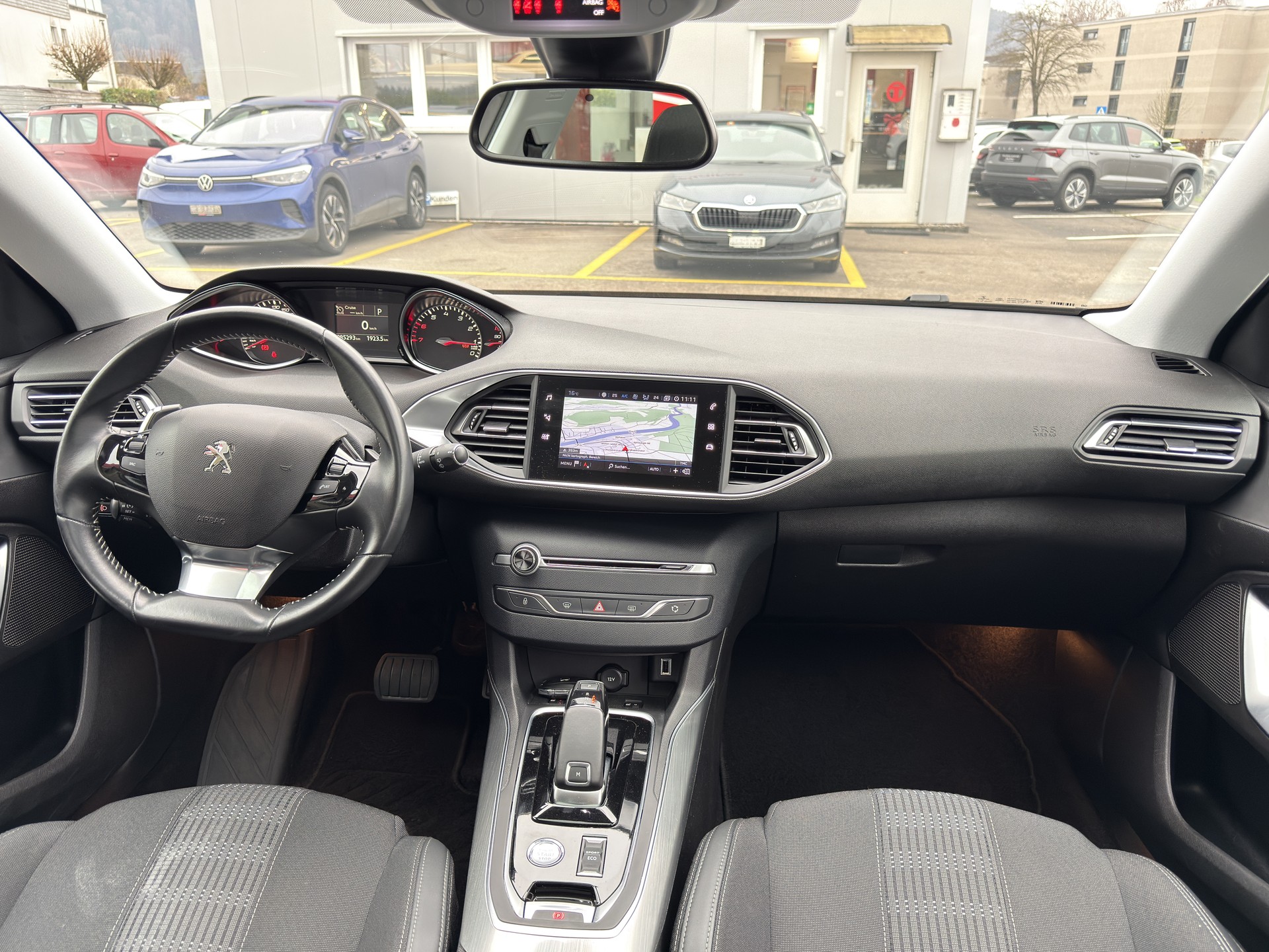 PEUGEOT 308 1.2 PureTech 130 Allure S/S-image-15