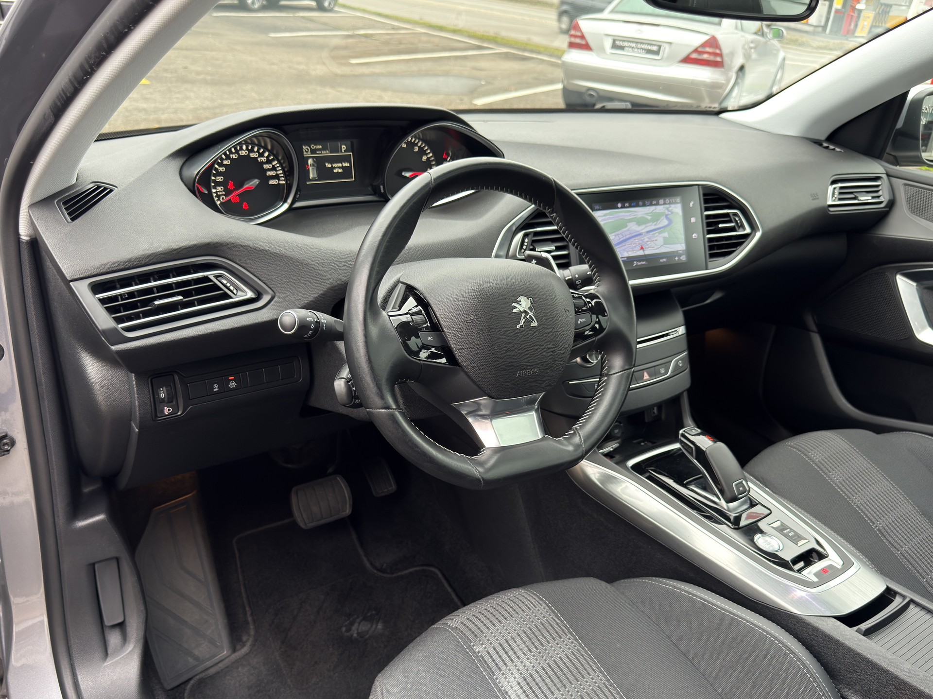 PEUGEOT 308 1.2 PureTech 130 Allure S/S-image-8