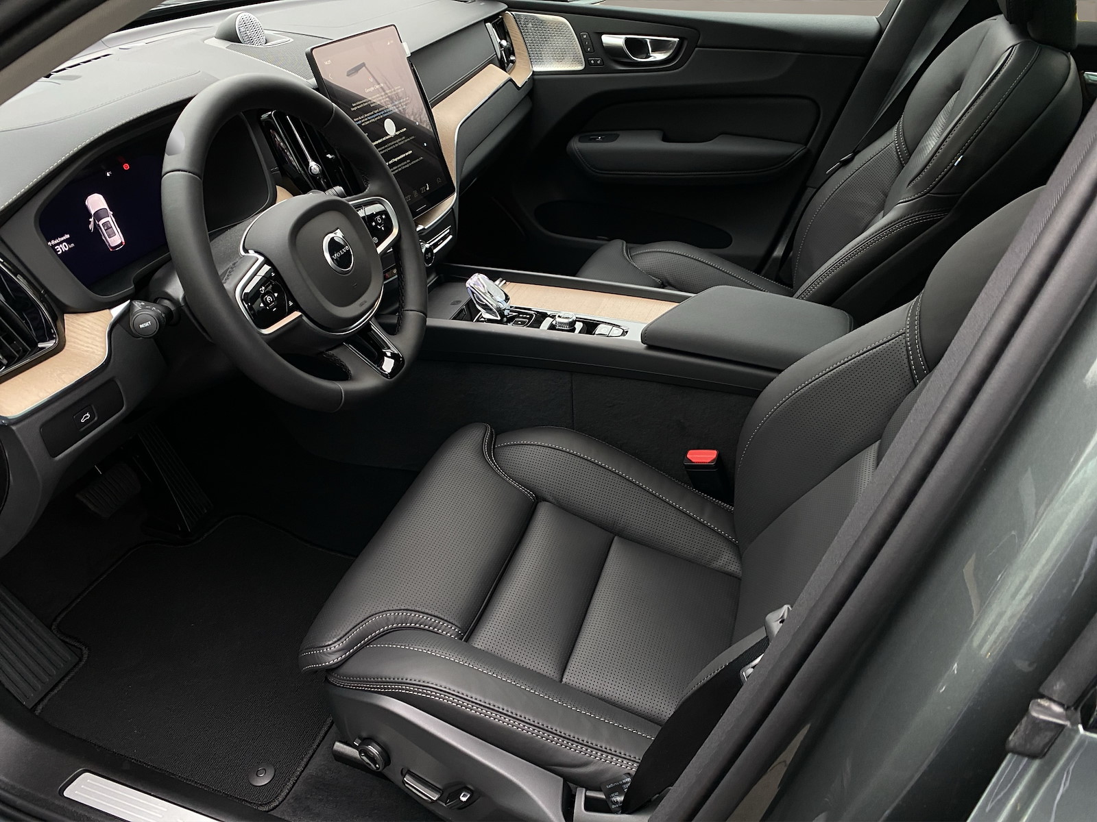VOLVO XC60 2.0 B5 MH Ultra Dark AWD-image-8