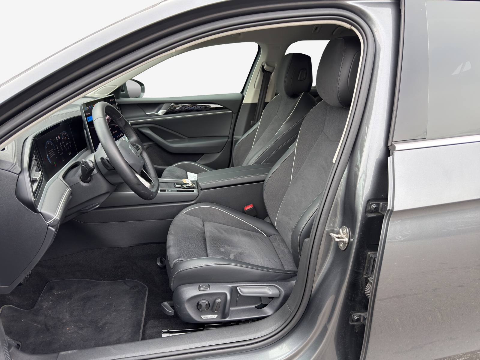 VW Passat Variant 2.0 TDI evo Business 4 Motion DSG-image-7