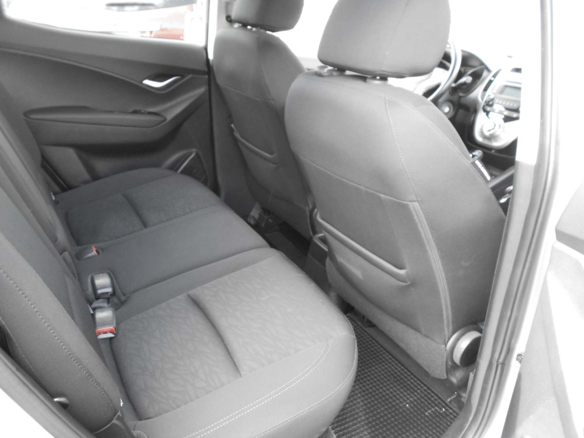 HYUNDAI iX20 1.6 Amplia Automatic-image-7