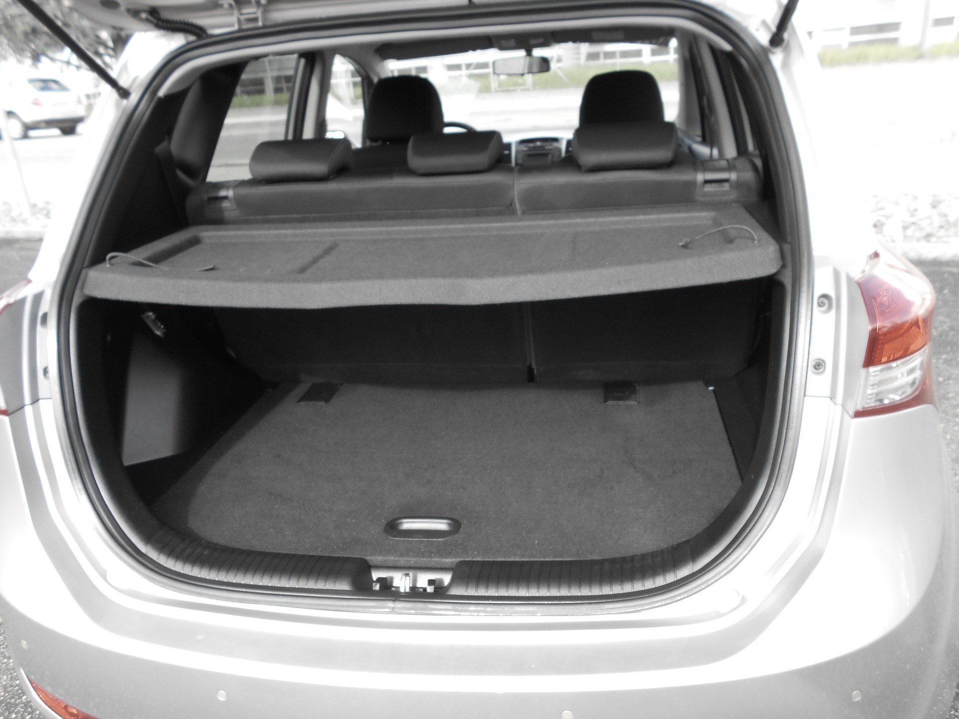 HYUNDAI iX20 1.6 Amplia Automatic-image-9