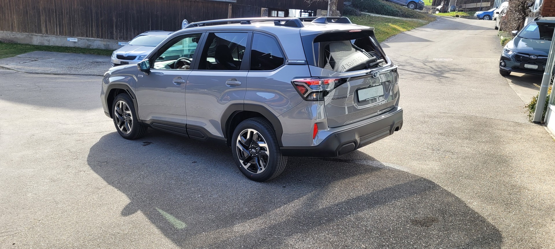 SUBARU Forester 2.0i e-Boxer Swiss Plus Lineartronic-showroom-element-3