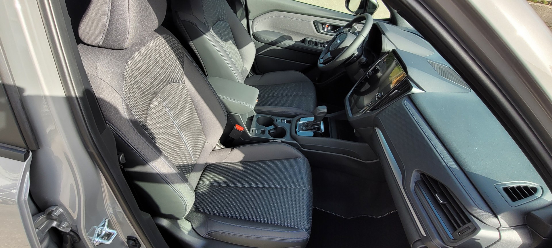 SUBARU Forester 2.0i e-Boxer Swiss Plus Lineartronic-image-17