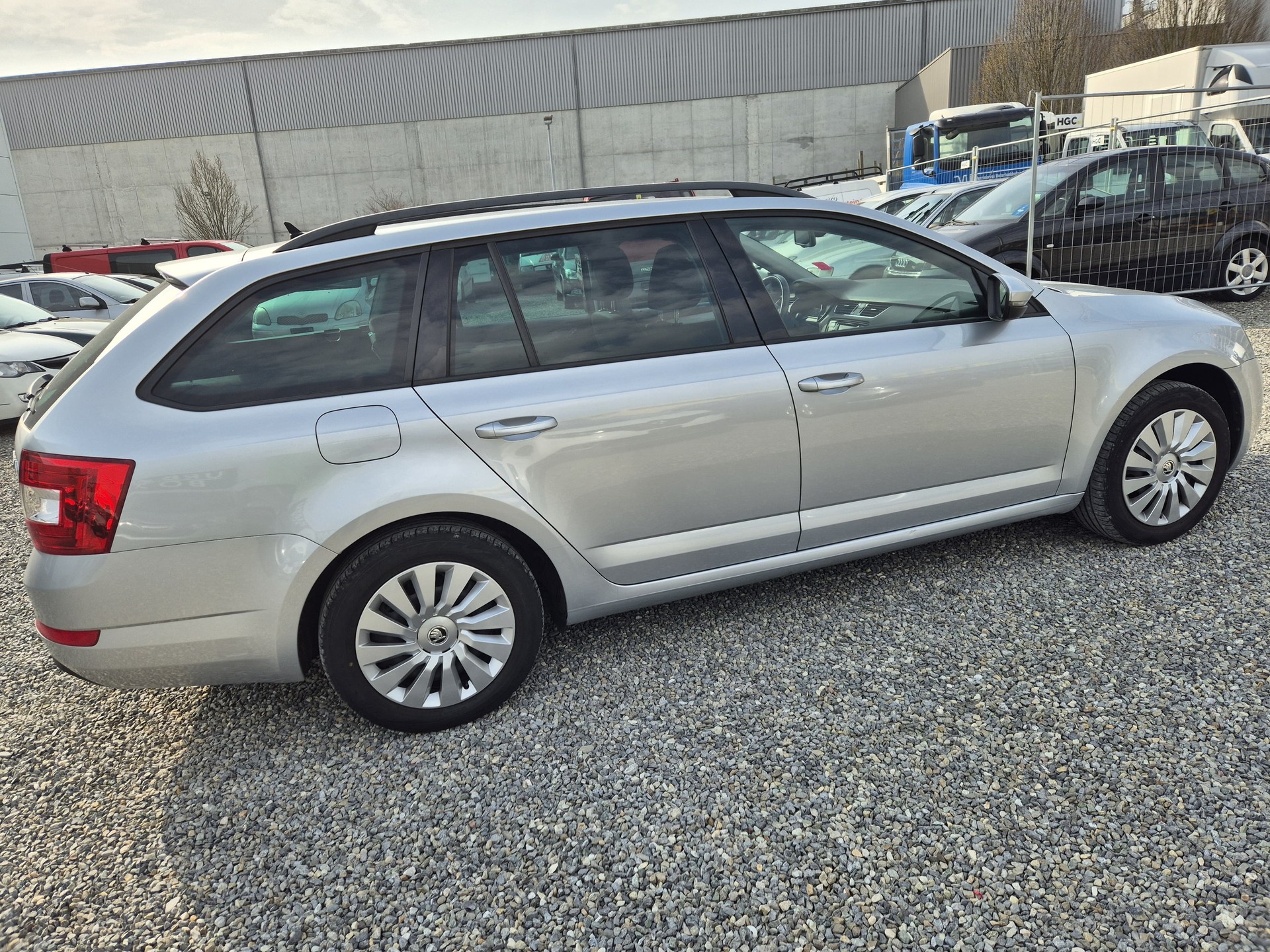 SKODA Octavia Combi 1.6 TDI Ambition DSG-image-9