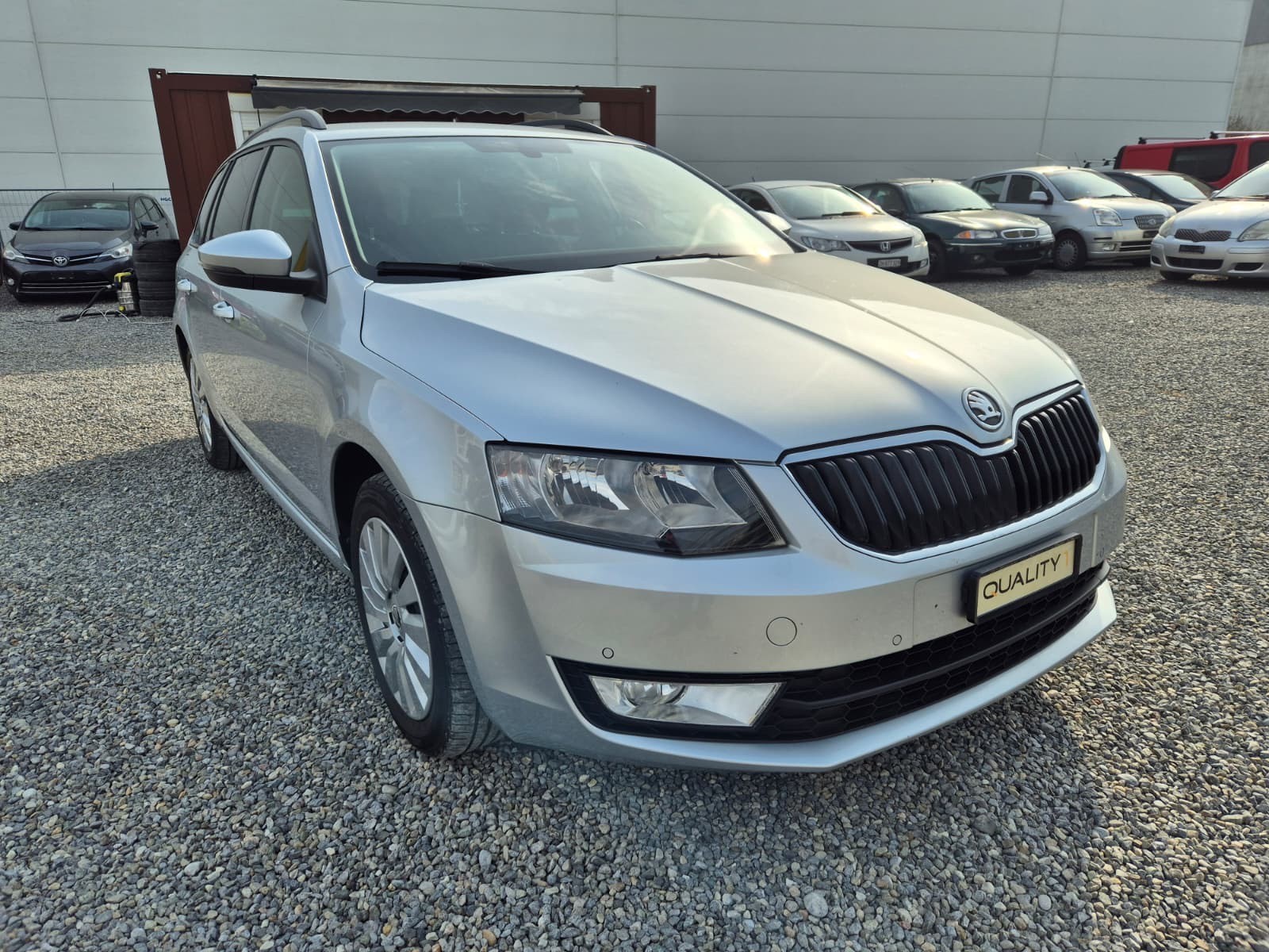 SKODA Octavia Combi 1.6 TDI Ambition DSG-image-0
