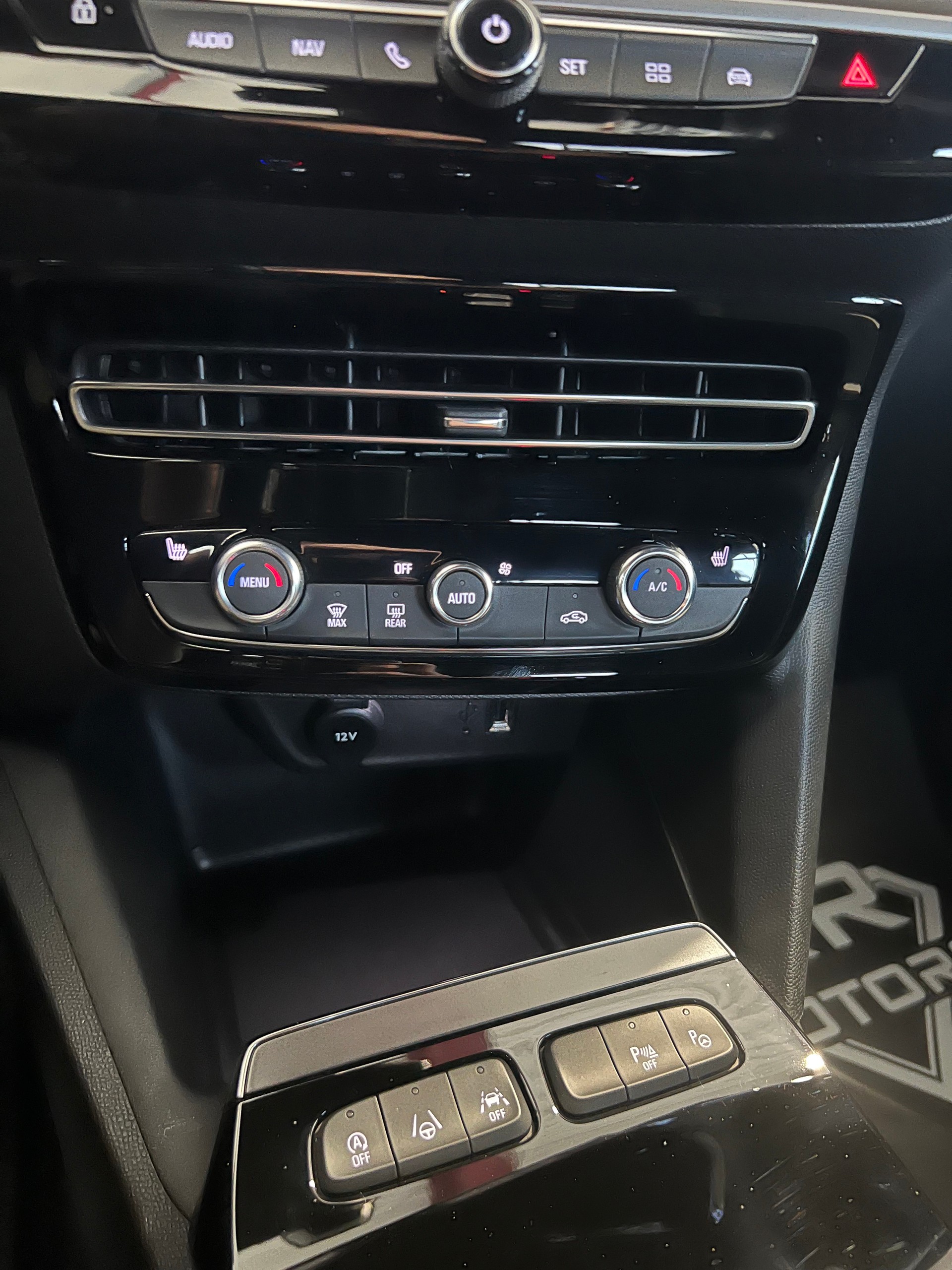 OPEL Mokka 1.2 Direct Injection Turbo Ultimate Aut.-image-9