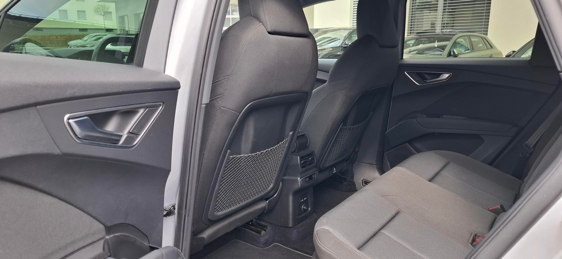 AUDI Q4 e-tron 35-image-9