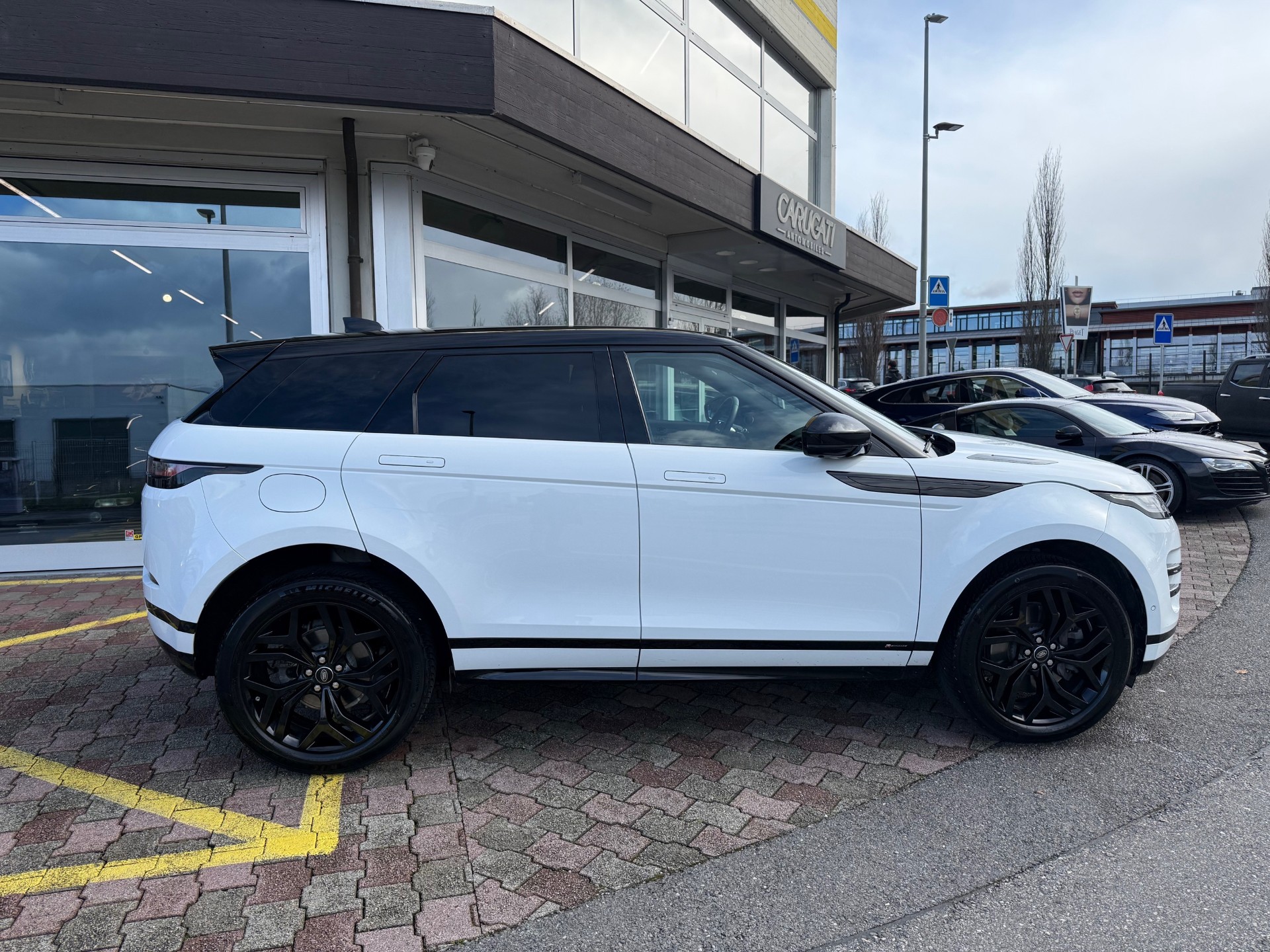 LAND ROVER Range Rover Evoque R-Dynamic P 250 SE AT9-showroom-element-3