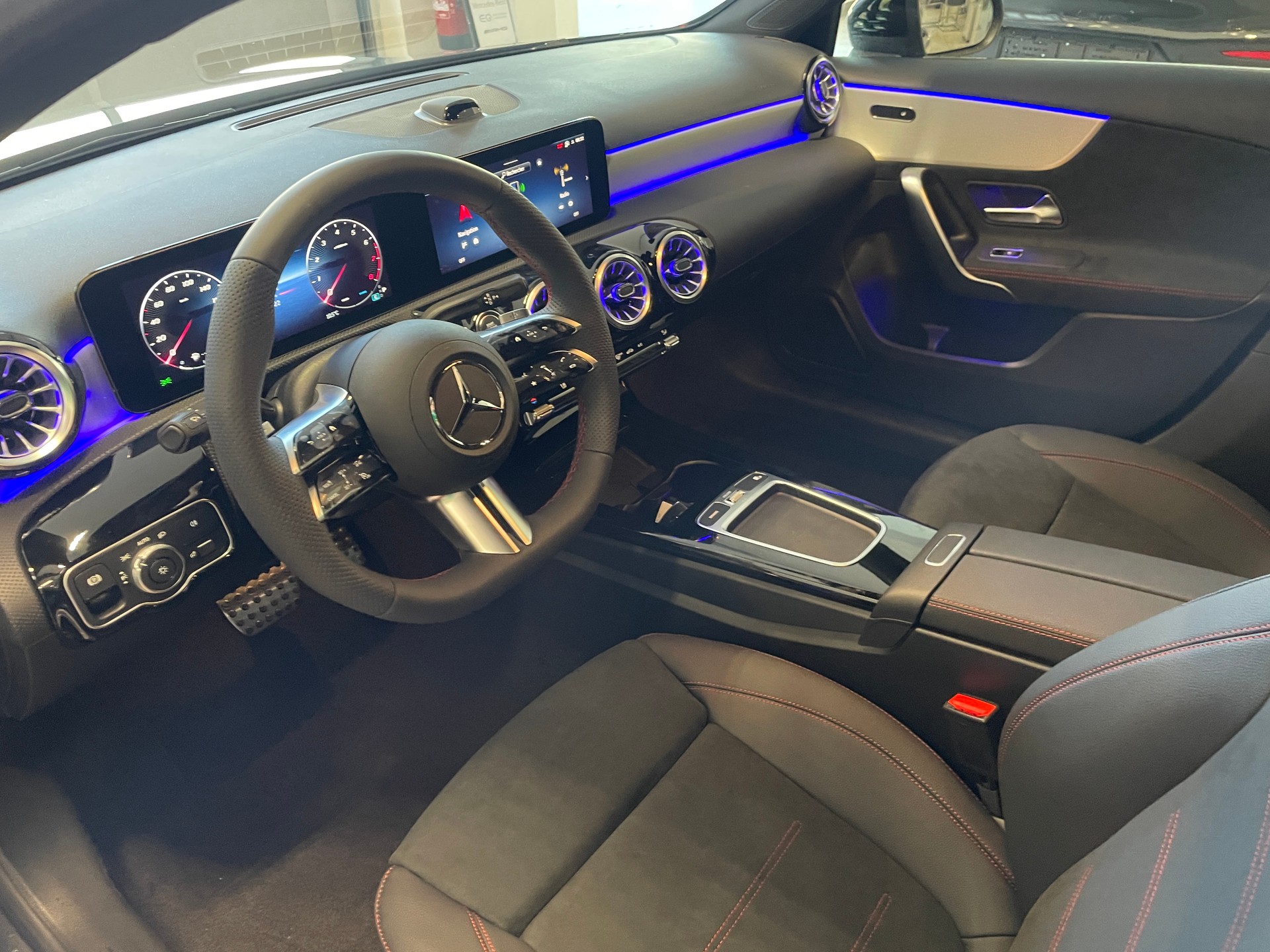 MERCEDES-BENZ A 200 Night Star 7G-DCT-image-8