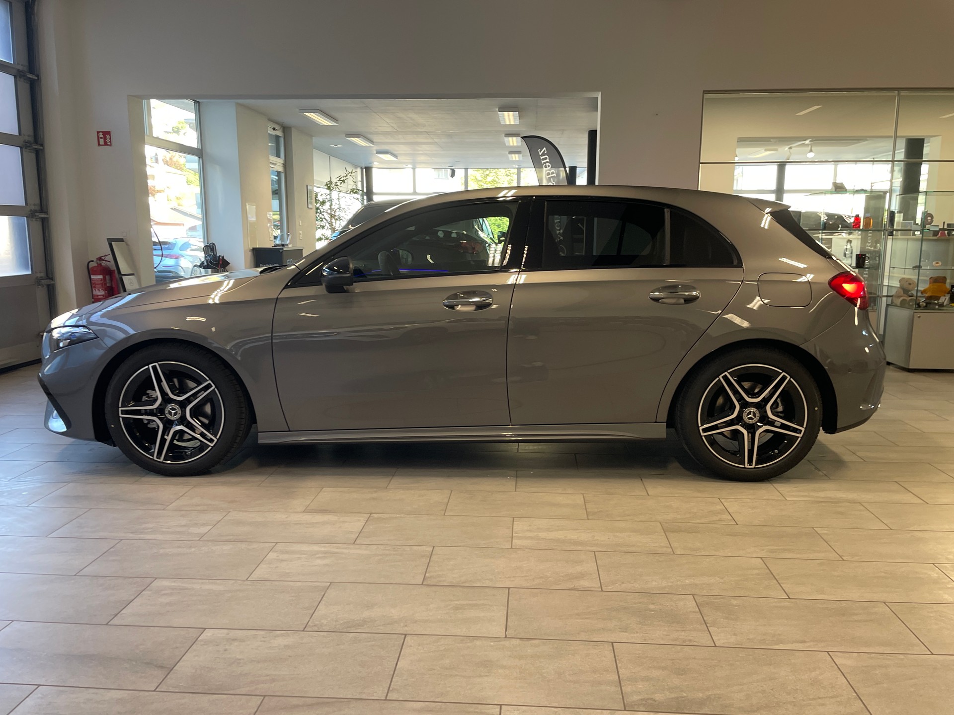 MERCEDES-BENZ A 200 Night Star 7G-DCT-image-3