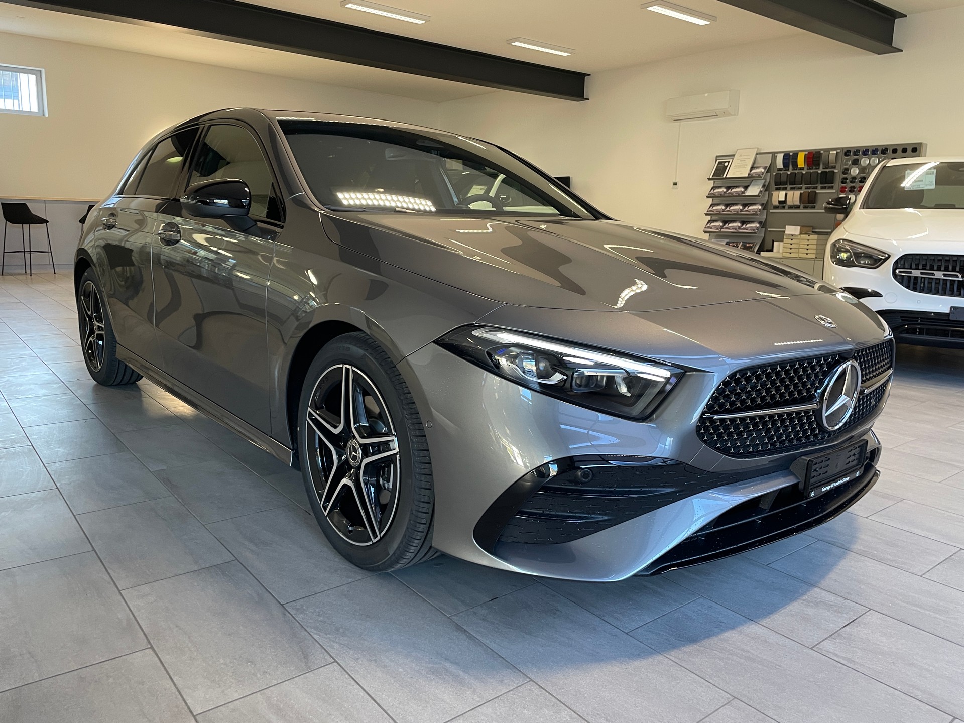 MERCEDES-BENZ A 200 Night Star 7G-DCT-image-2