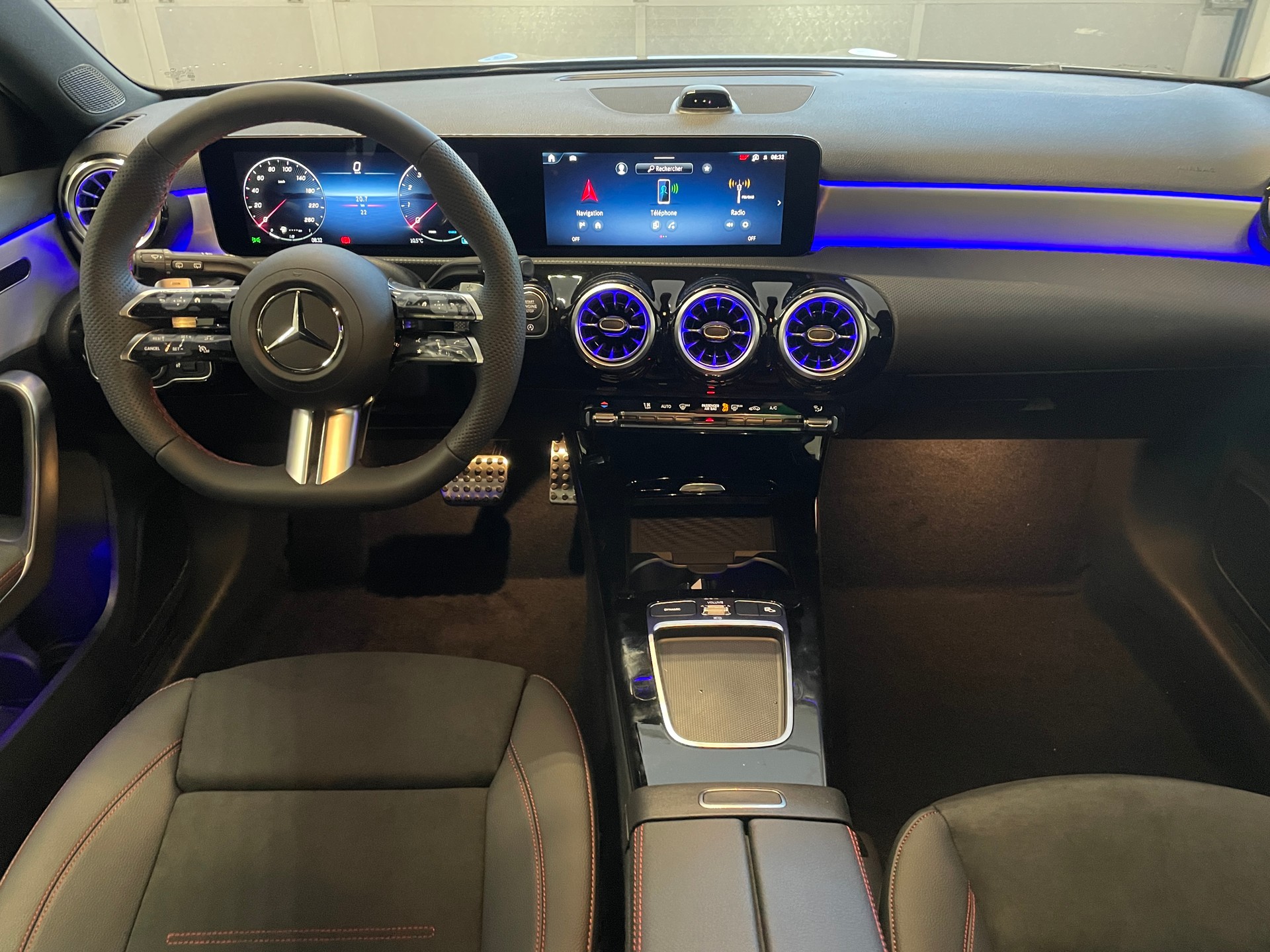 MERCEDES-BENZ A 200 Night Star 7G-DCT-image-10