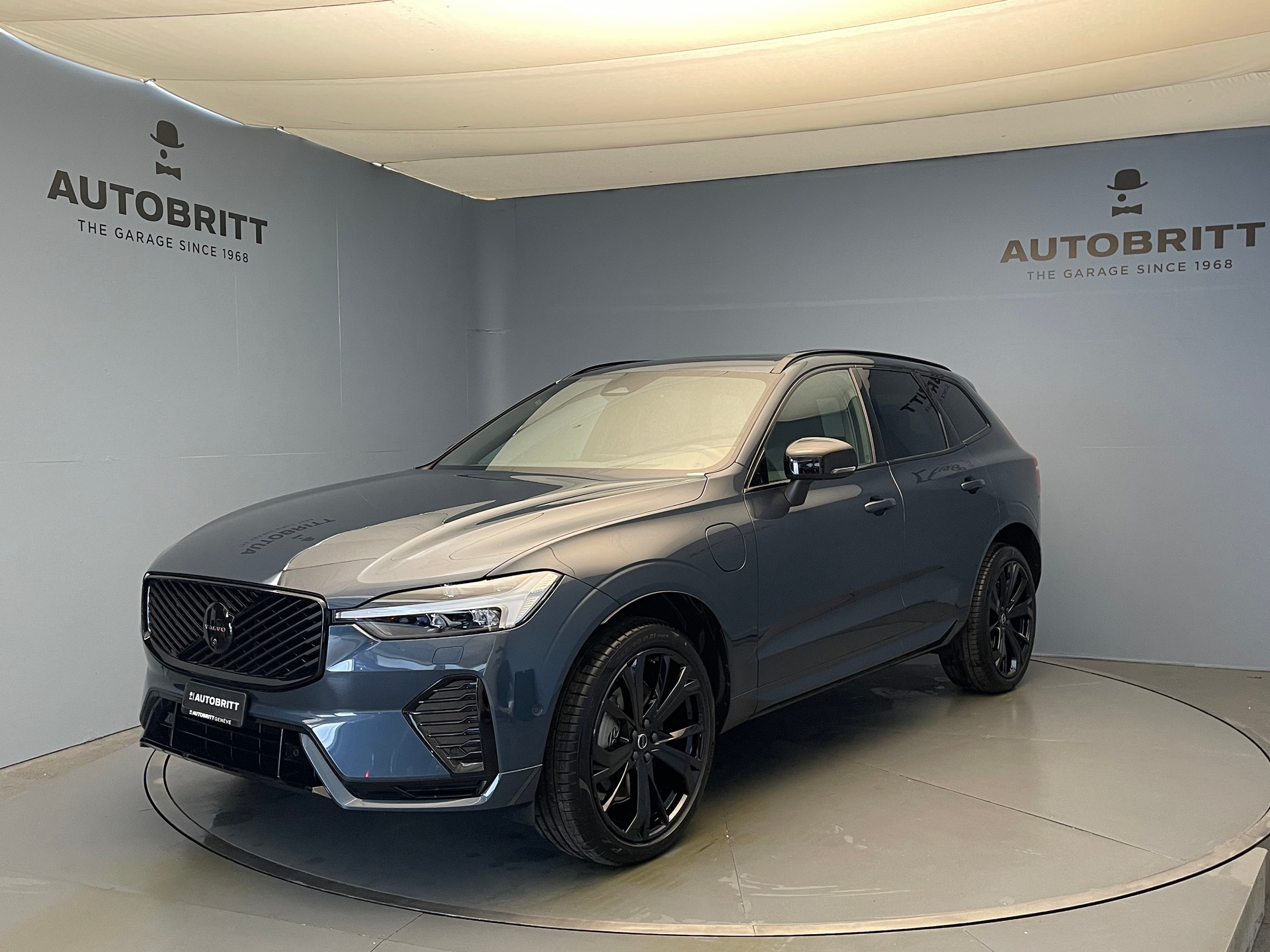 VOLVO XC60 2.0 T6 TE Black Edition eAWD-image-0