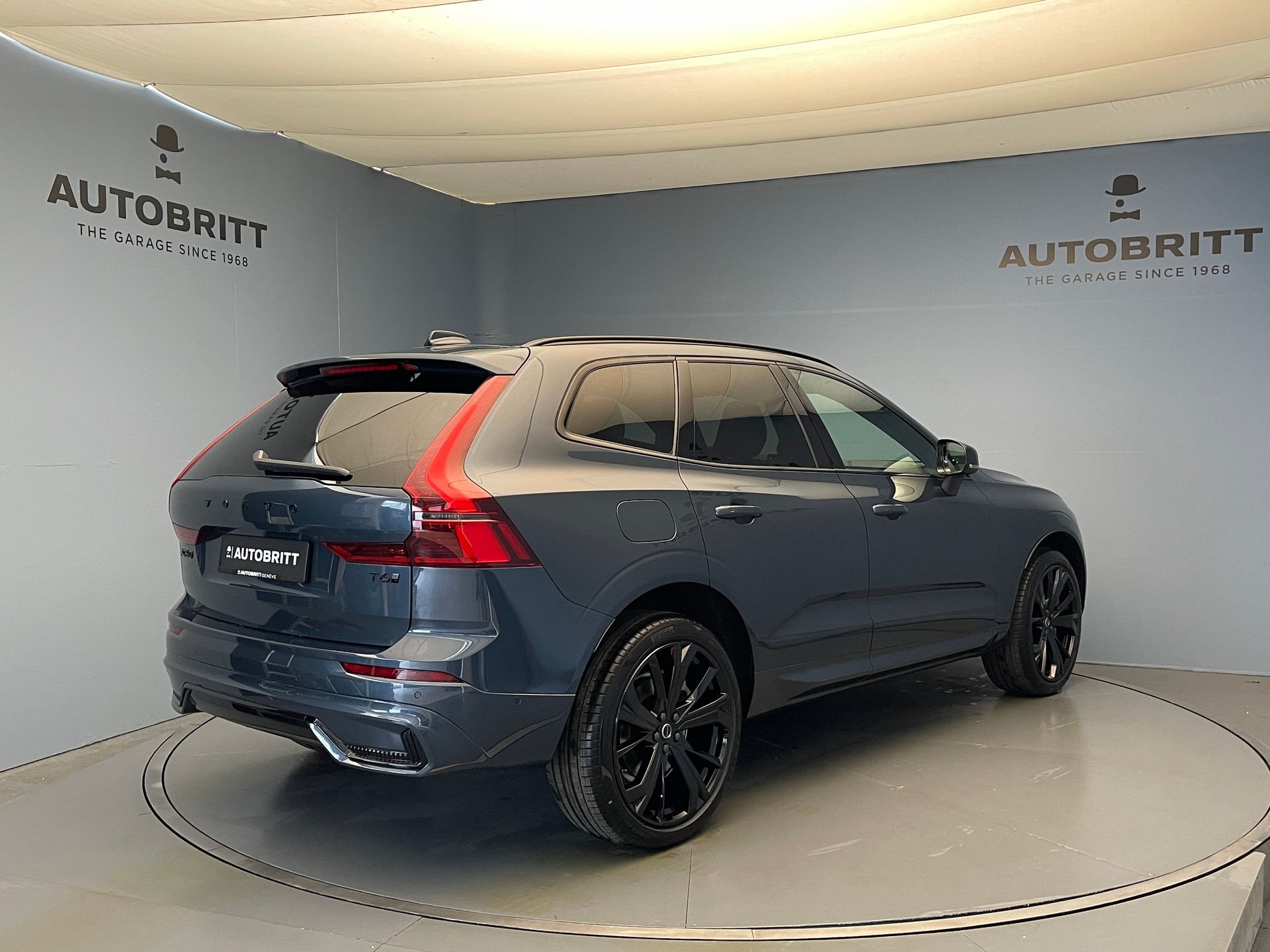 VOLVO XC60 2.0 T6 TE Black Edition eAWD-image-2
