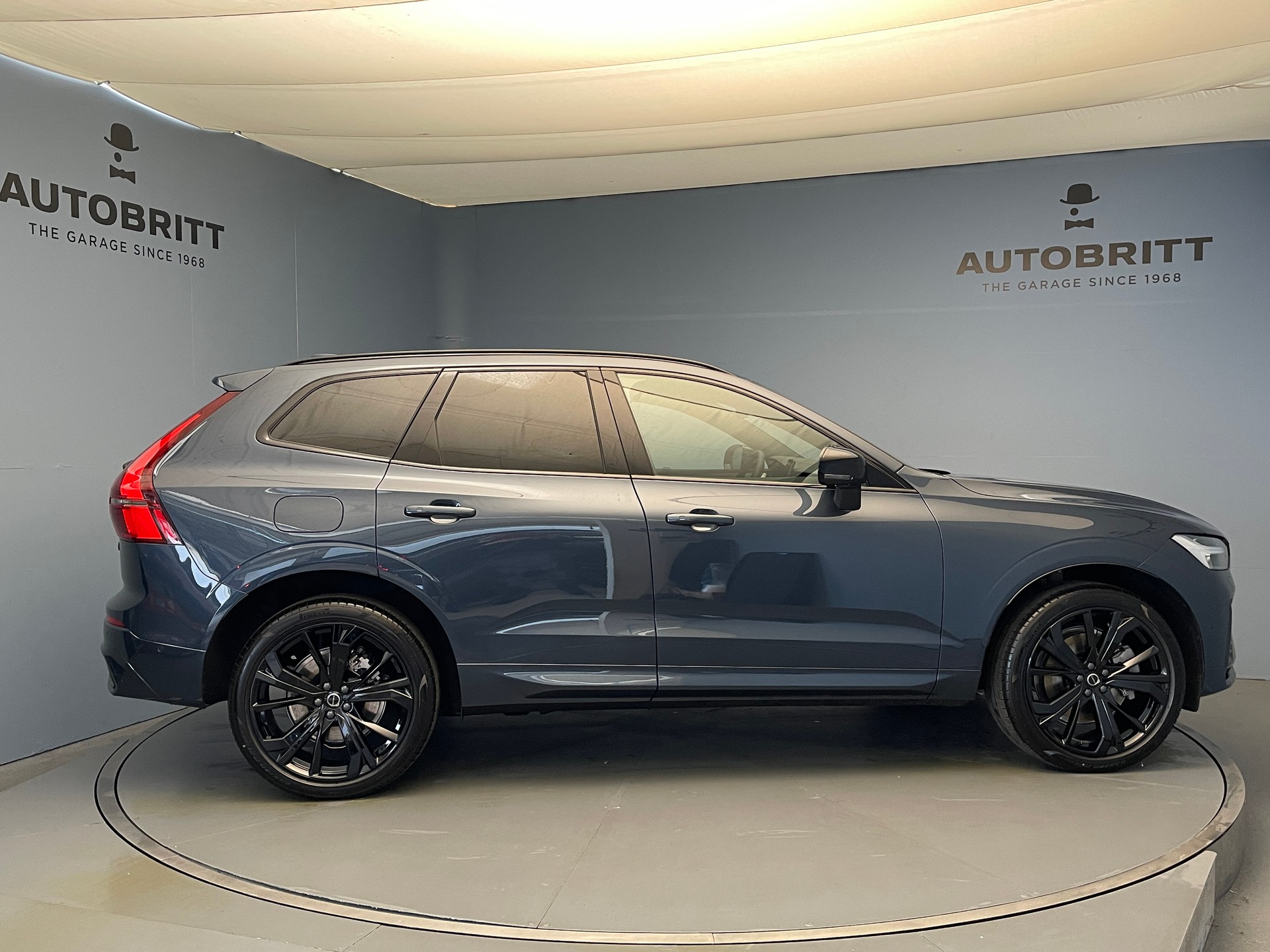 VOLVO XC60 2.0 T6 TE Black Edition eAWD-image-3