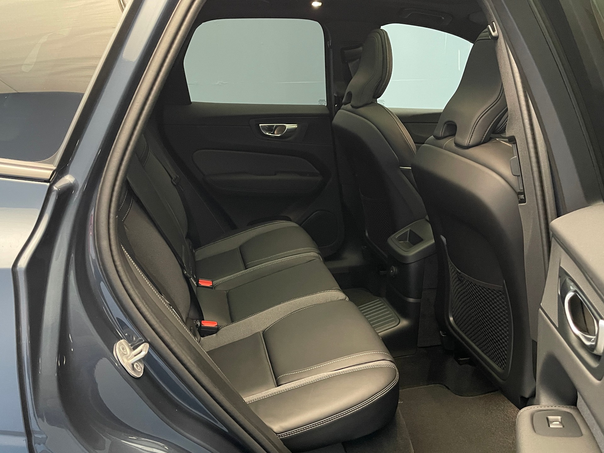 VOLVO XC60 2.0 T6 TE Black Edition eAWD-image-6