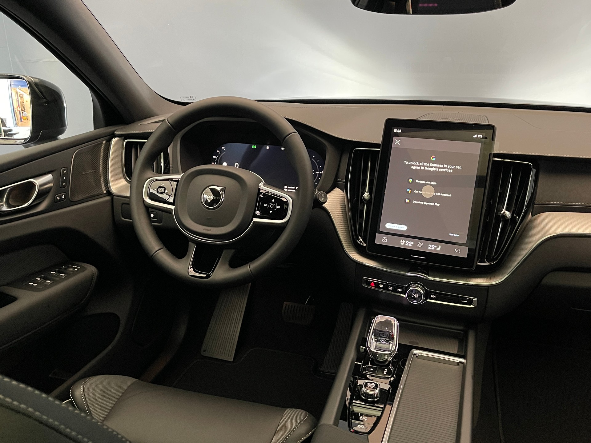 VOLVO XC60 2.0 T6 TE Black Edition eAWD-image-12