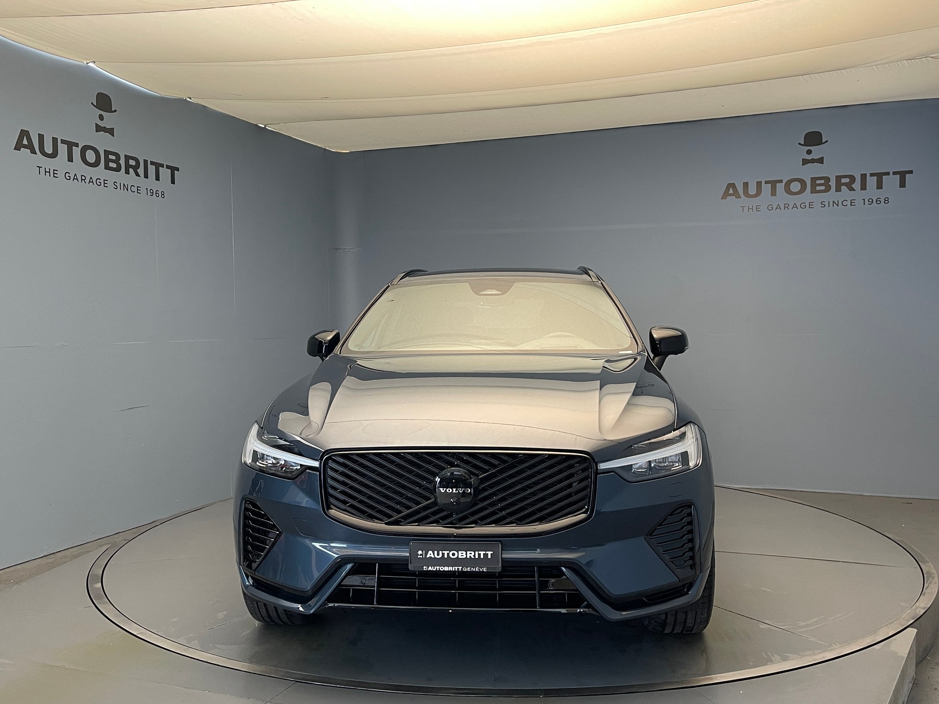VOLVO XC60 2.0 T6 TE Black Edition eAWD-image-4