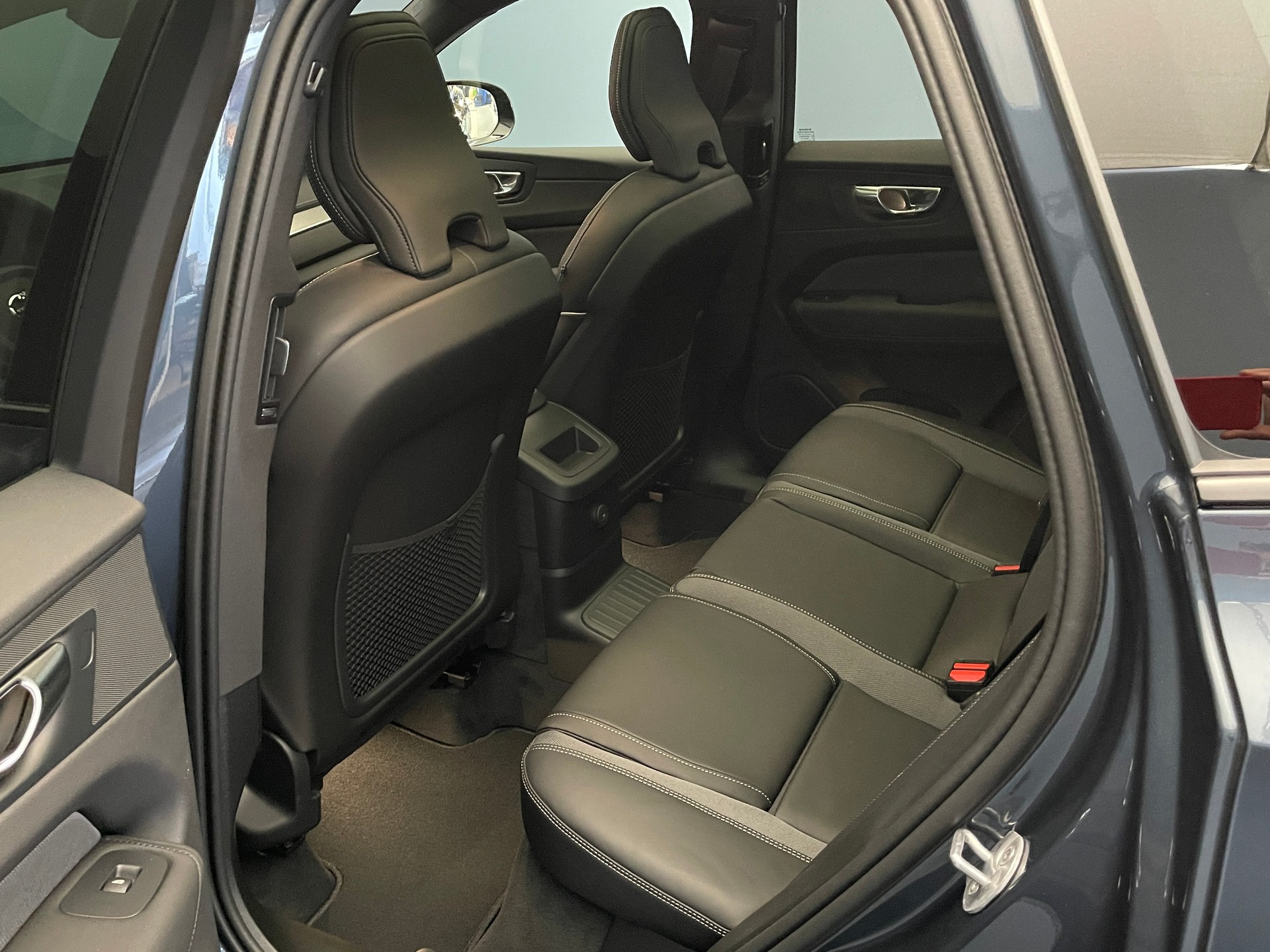 VOLVO XC60 2.0 T6 TE Black Edition eAWD-image-9