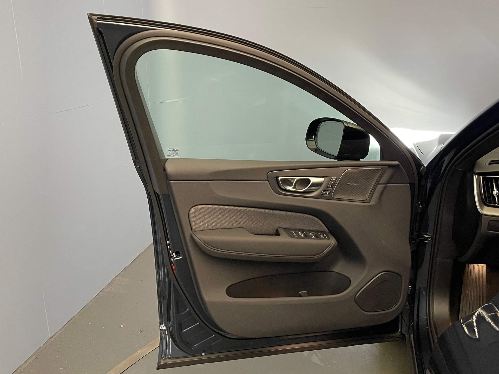 VOLVO XC60 2.0 T6 TE Black Edition eAWD-image-10