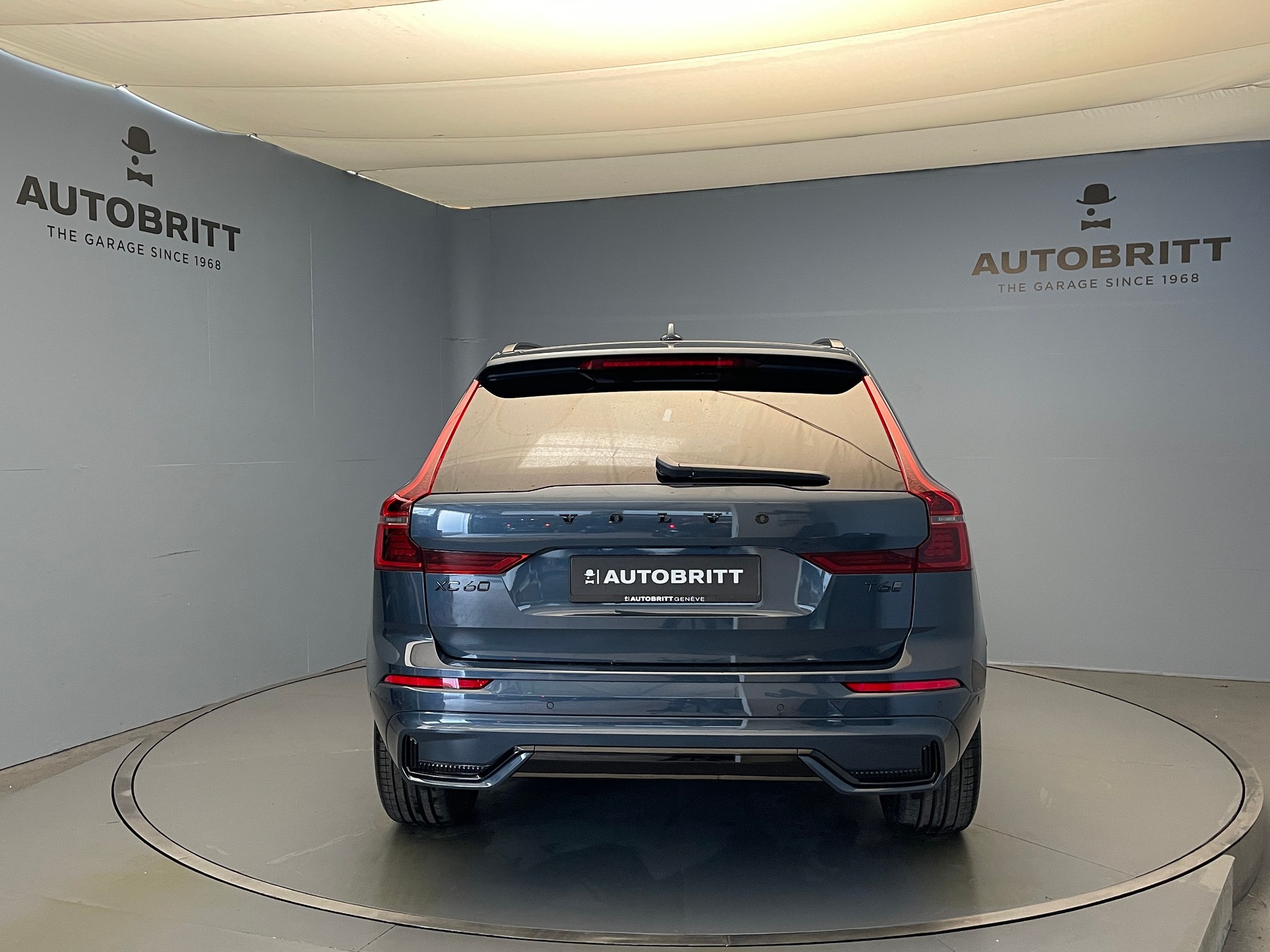 VOLVO XC60 2.0 T6 TE Black Edition eAWD-image-1