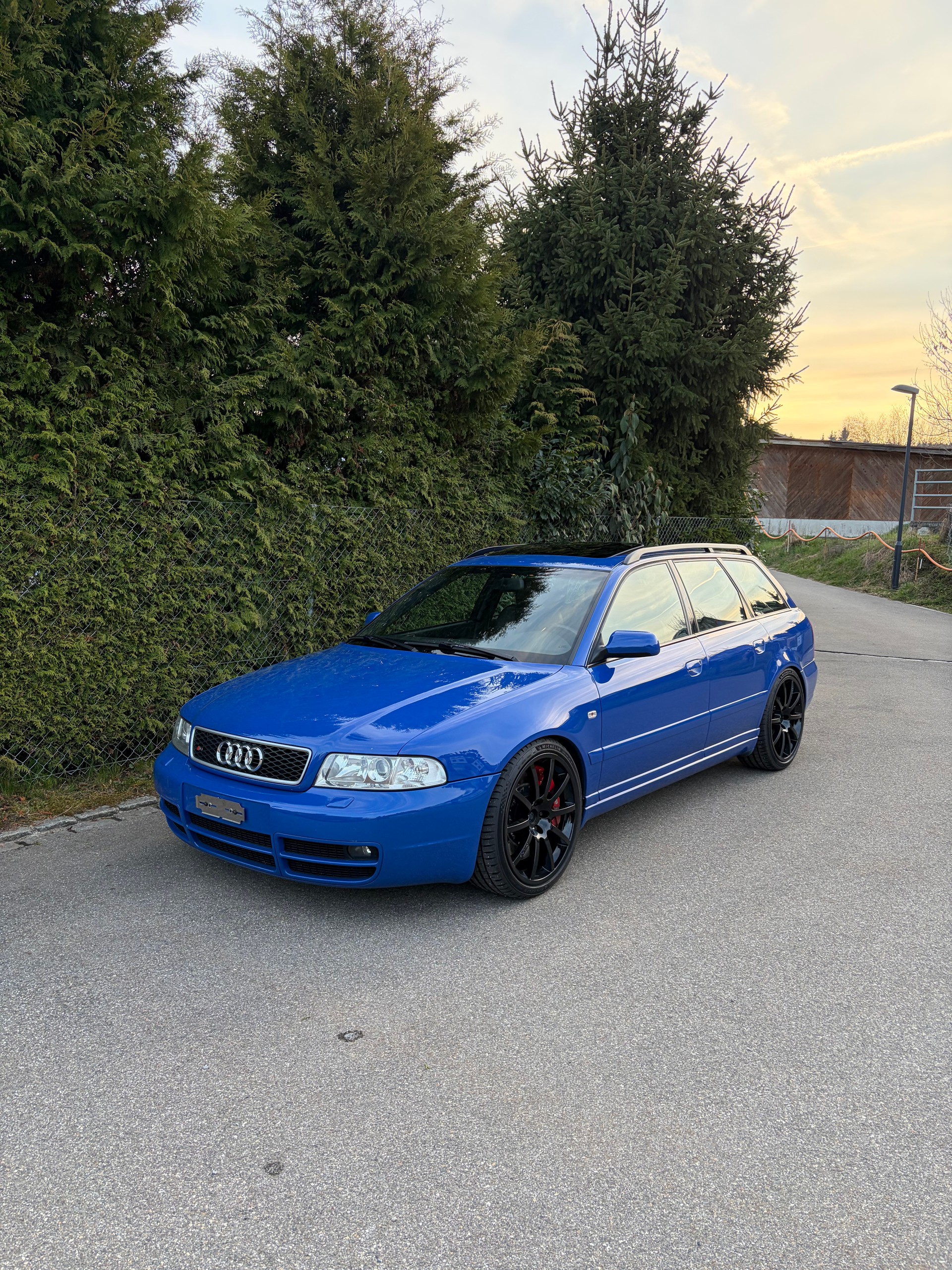 AUDI S4 Avant quattro-image-0