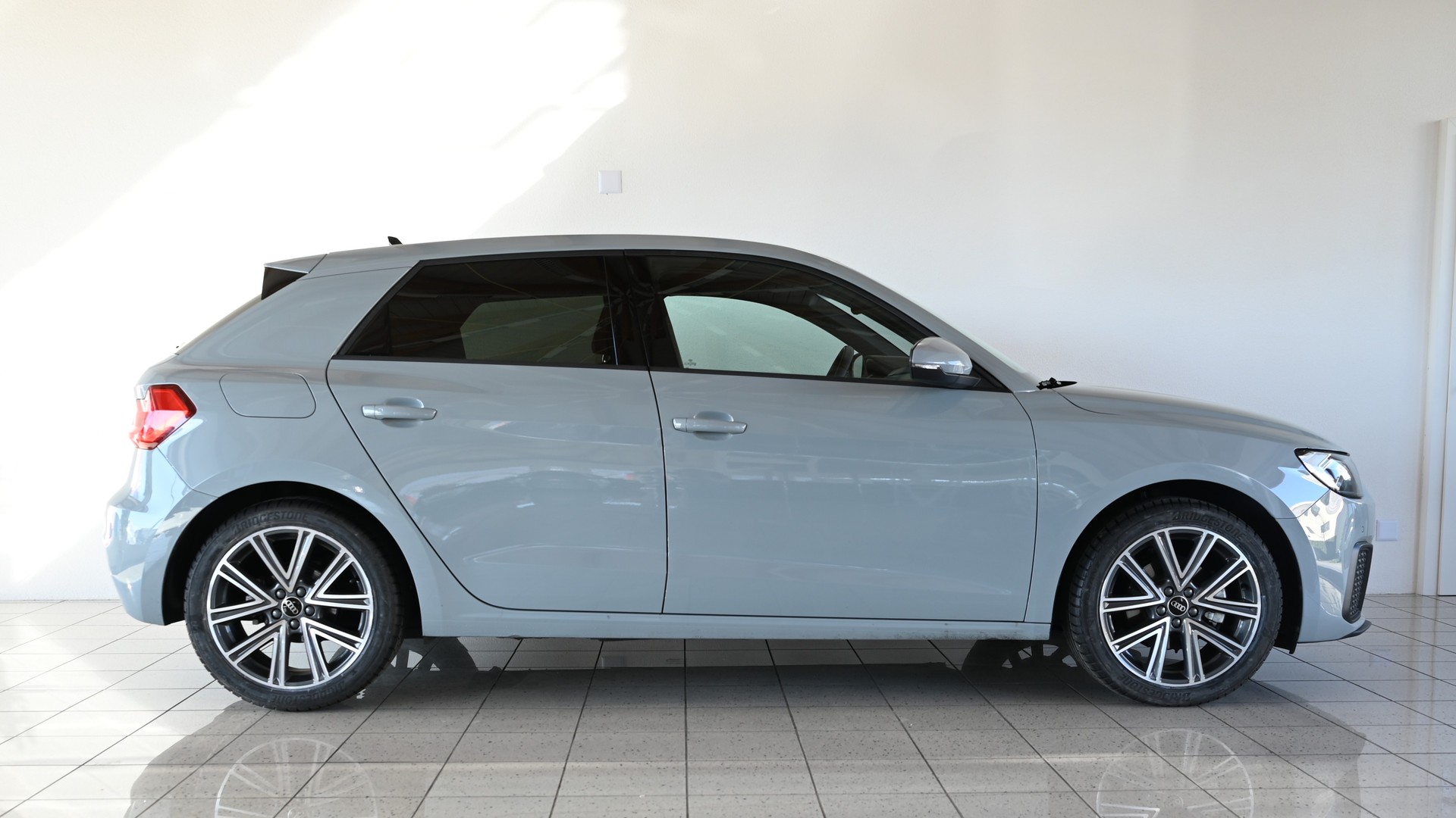 AUDI A1 Sportback 1.0 30 TFSI S-Line S-Tronic-image-4