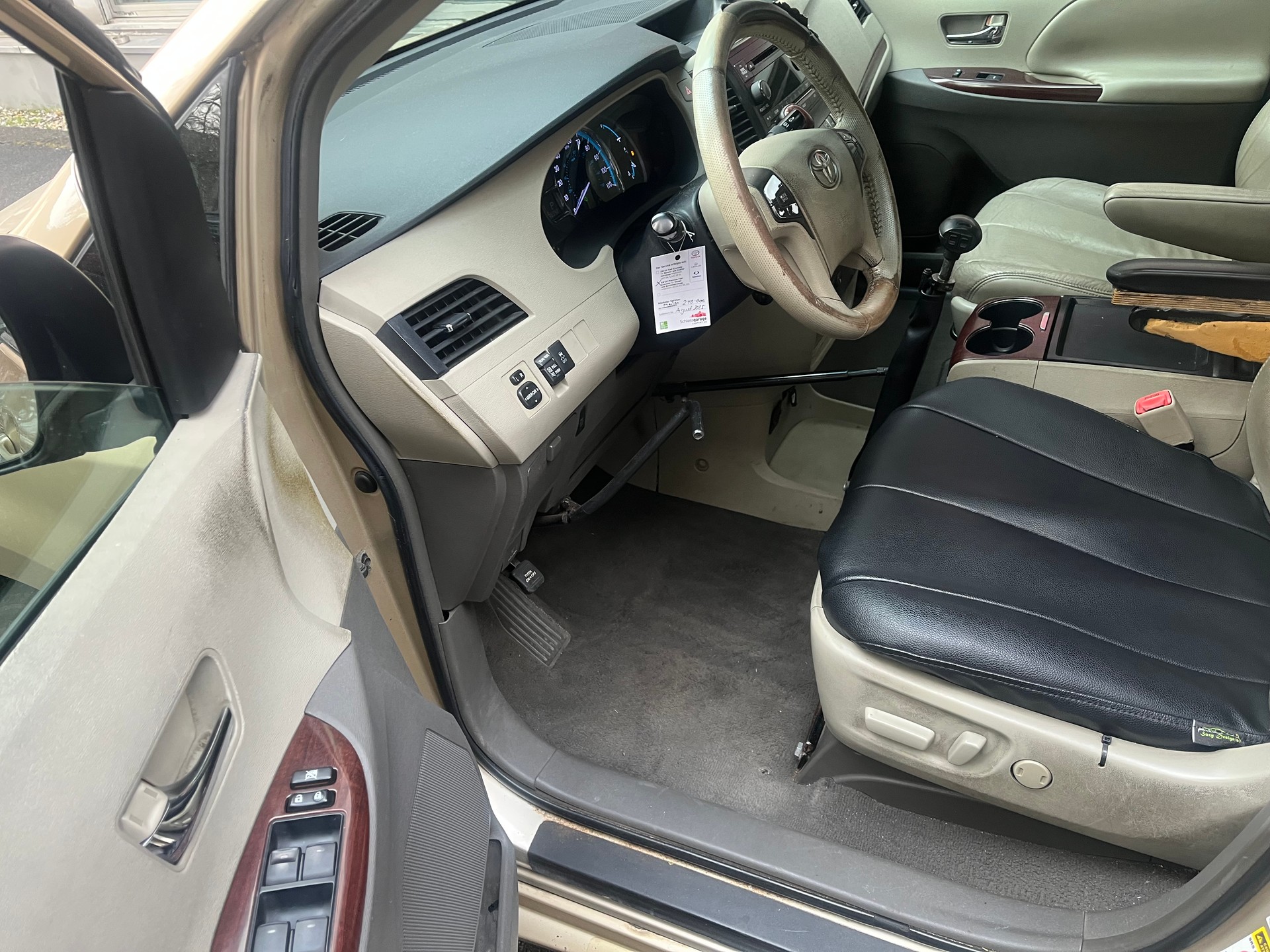 TOYOTA Sienna-image-13