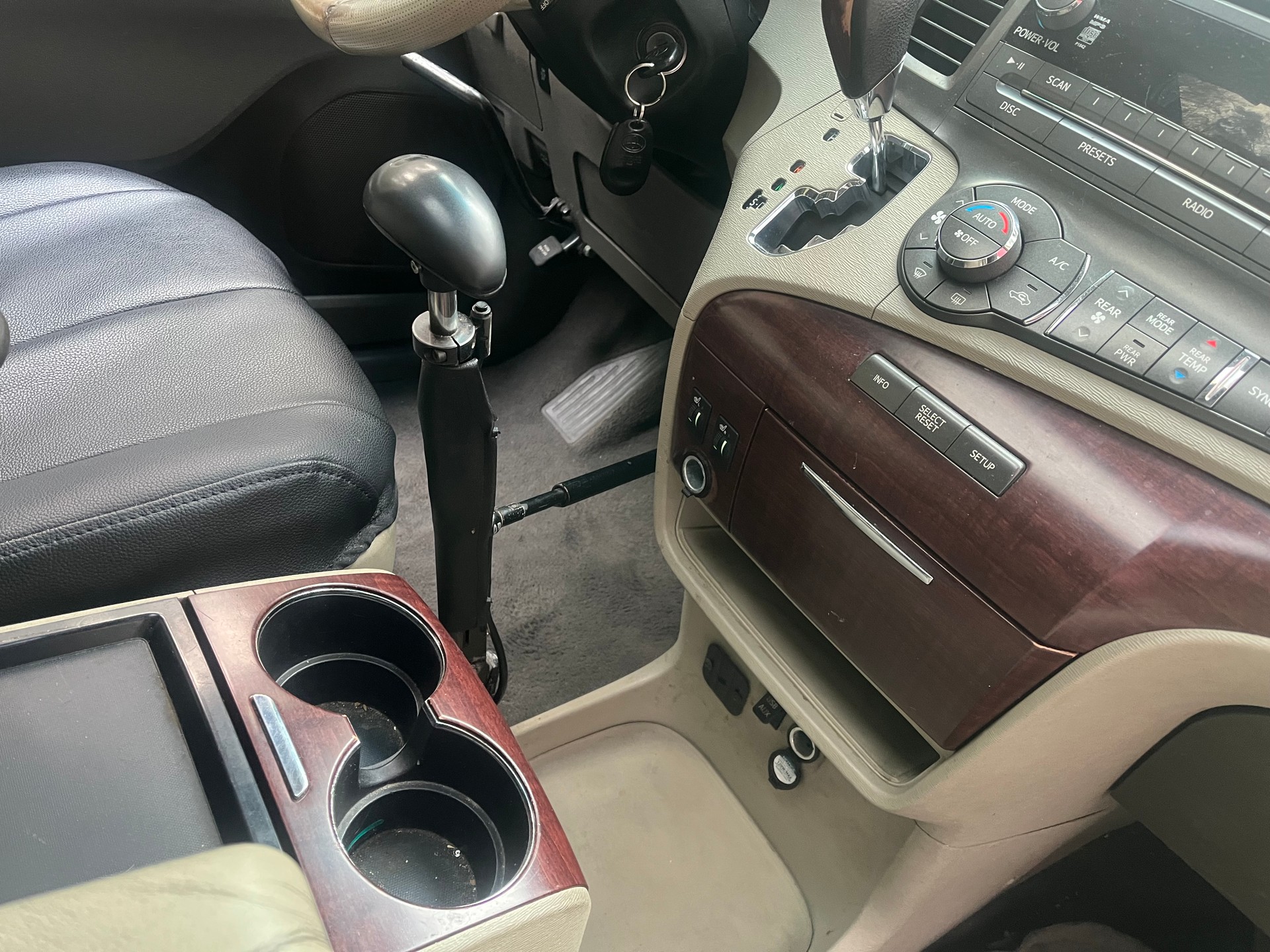 TOYOTA Sienna-image-9