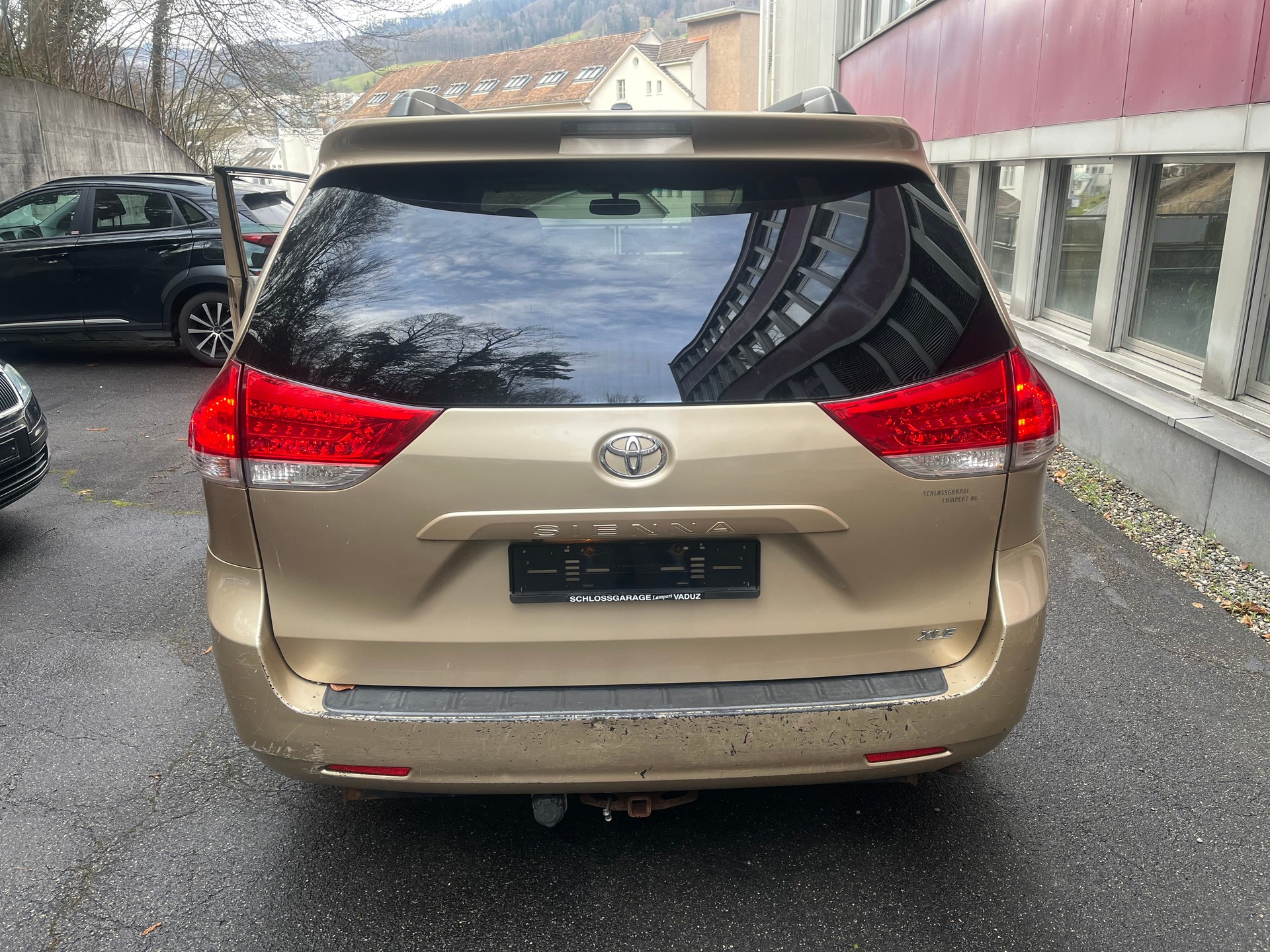 TOYOTA Sienna-image-4