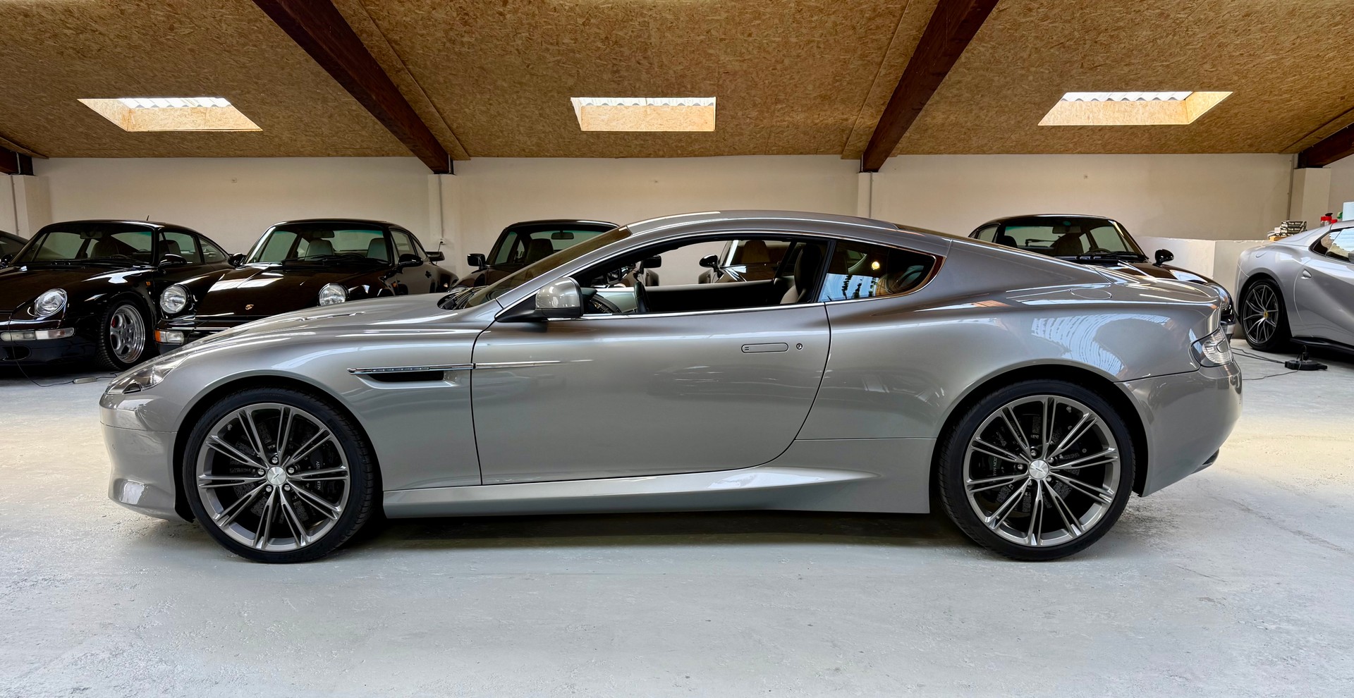 ASTON MARTIN Virage Coupé V12 5.9-48 Touchtronic2-image-1