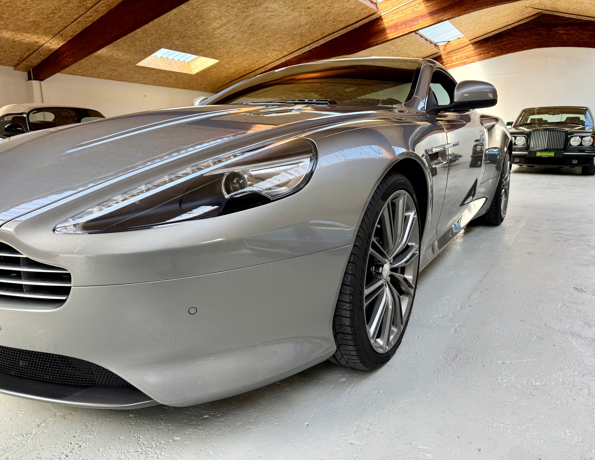 ASTON MARTIN Virage Coupé V12 5.9-48 Touchtronic2-image-5