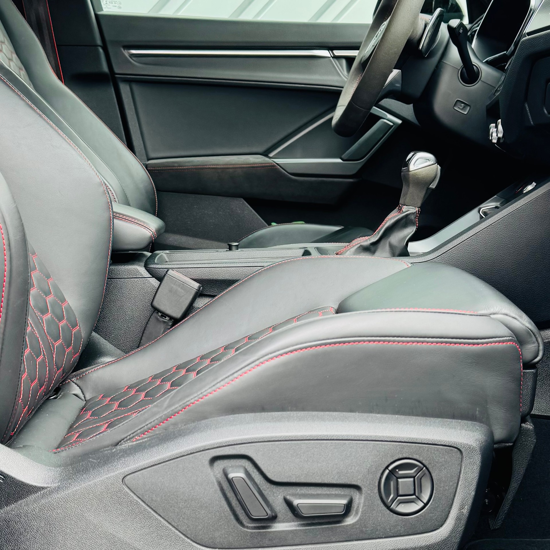 AUDI RS Q3 Sportback quattro S tronic-image-19