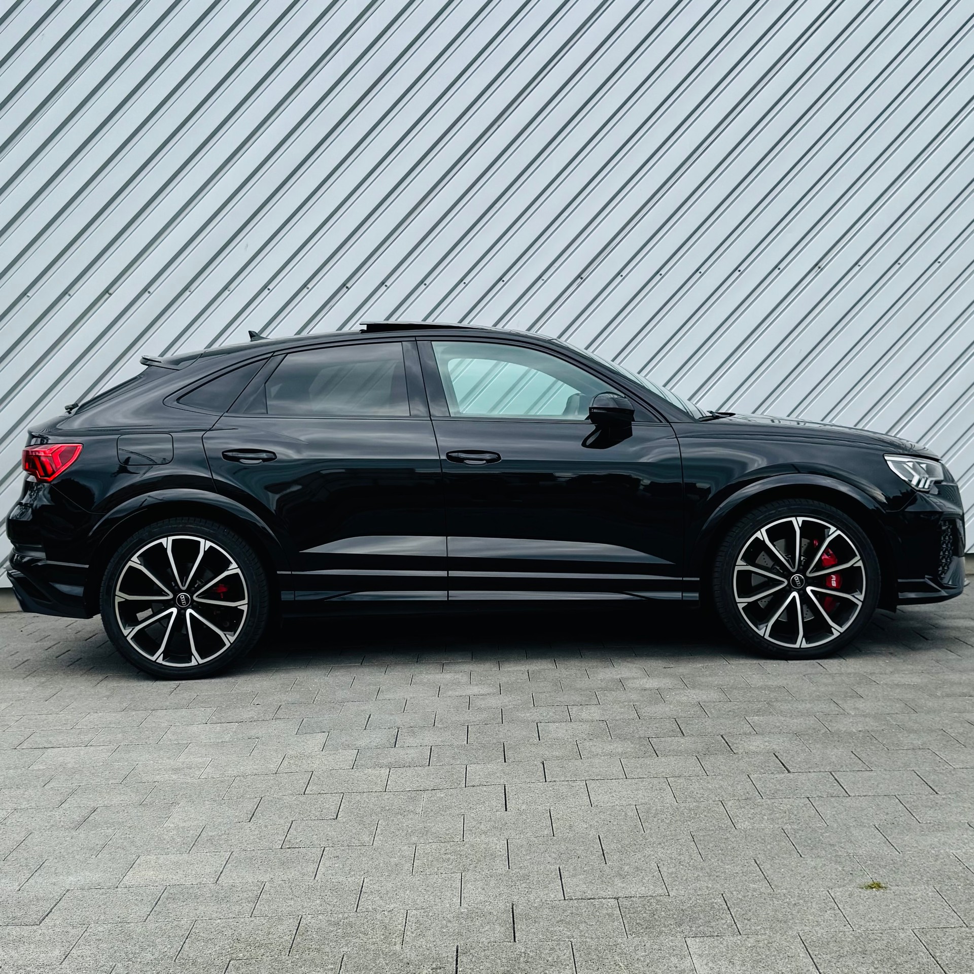 AUDI RS Q3 Sportback quattro S tronic-showroom-element-1