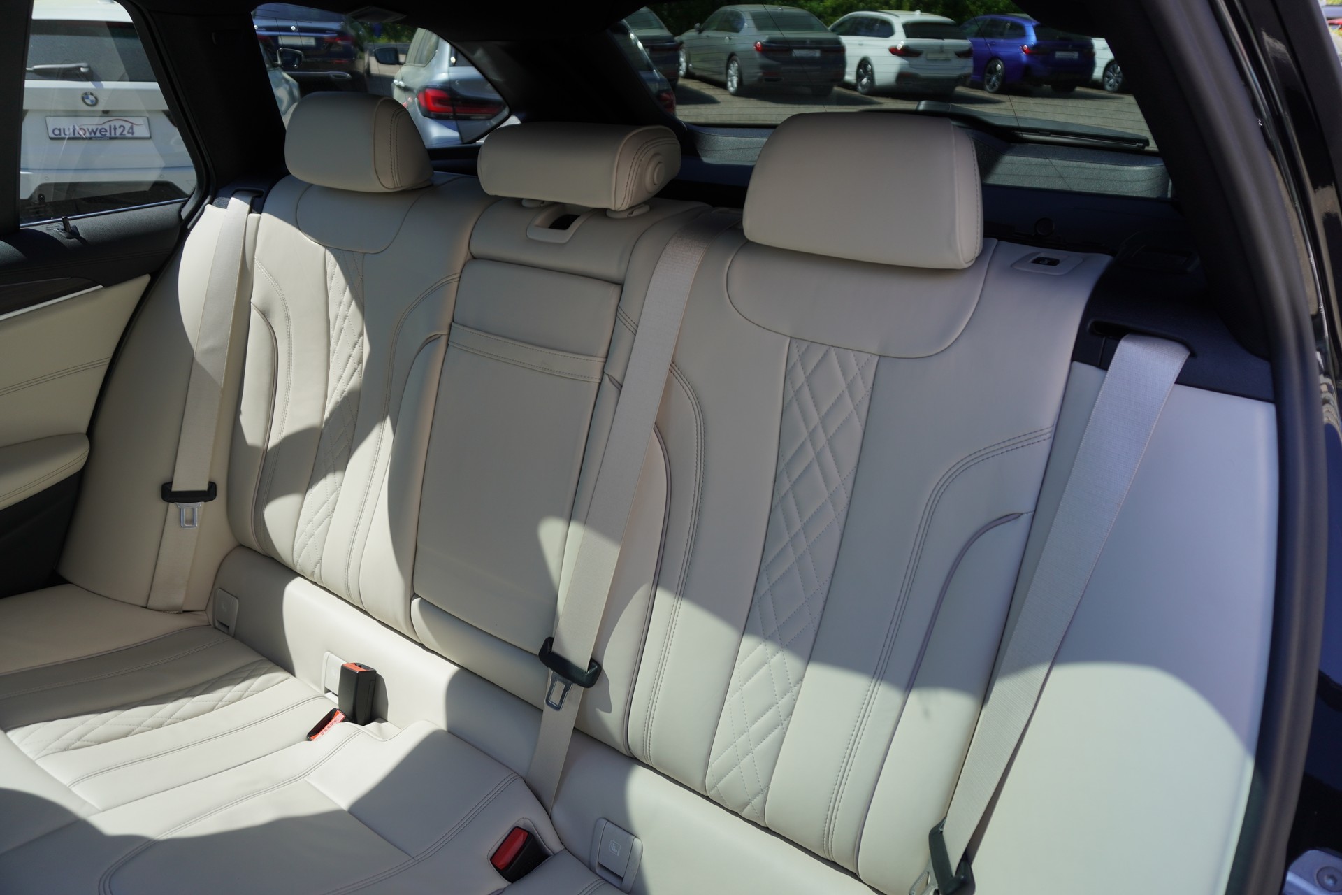 BMW 540i xDrive Touring Luxury Line Steptronic-image-21
