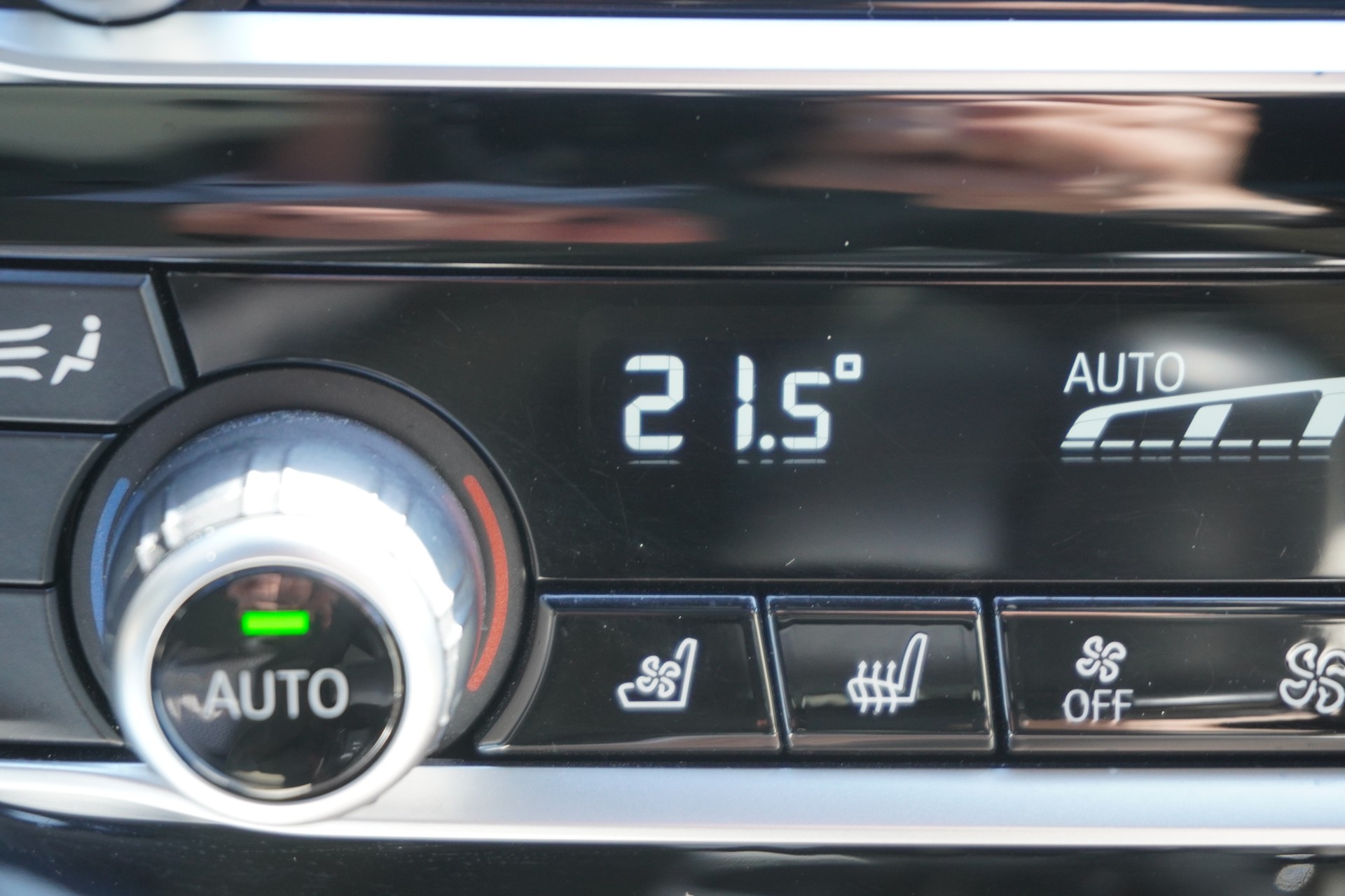 BMW 540i xDrive Touring Luxury Line Steptronic-image-31