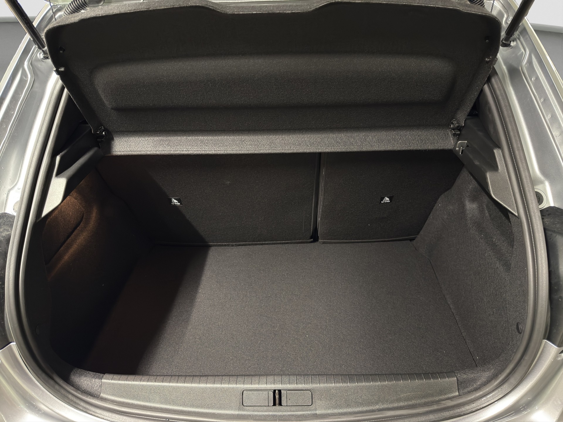 PEUGEOT 208 1.2 Hybrid 145 GT-image-15