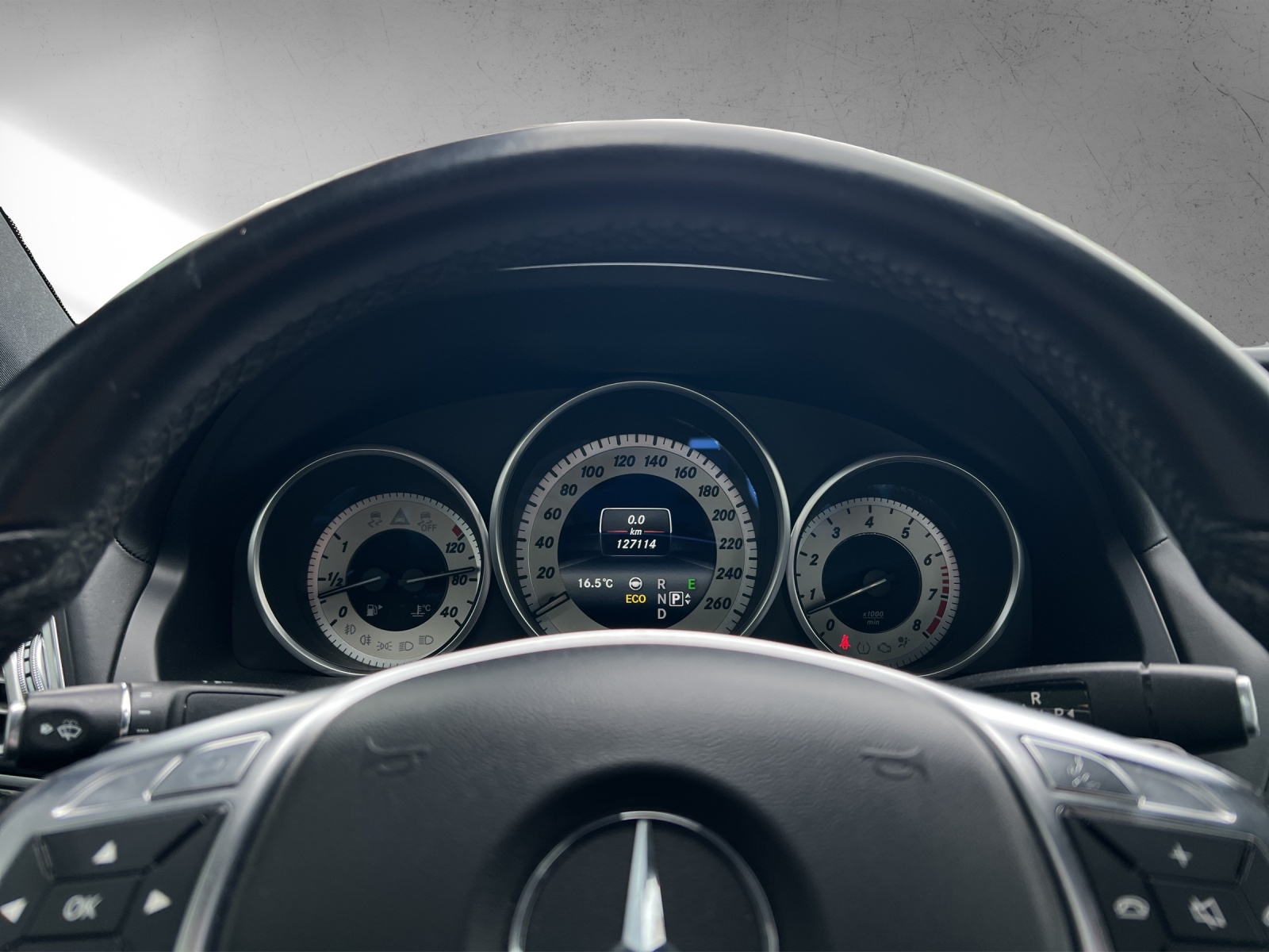 MERCEDES-BENZ E 400-image-9