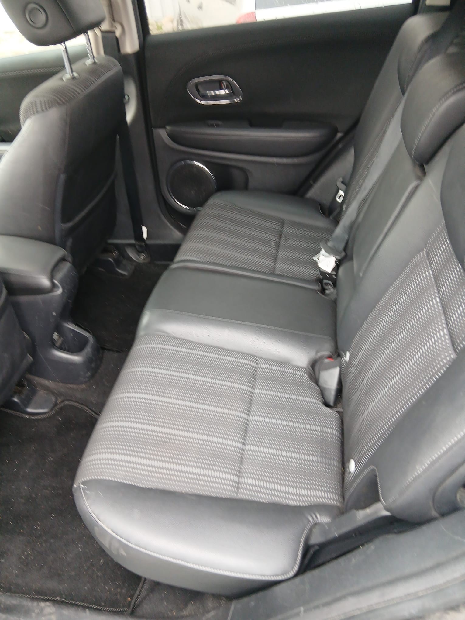 HONDA HR-V 1.6i-DTEC Executive-image-6