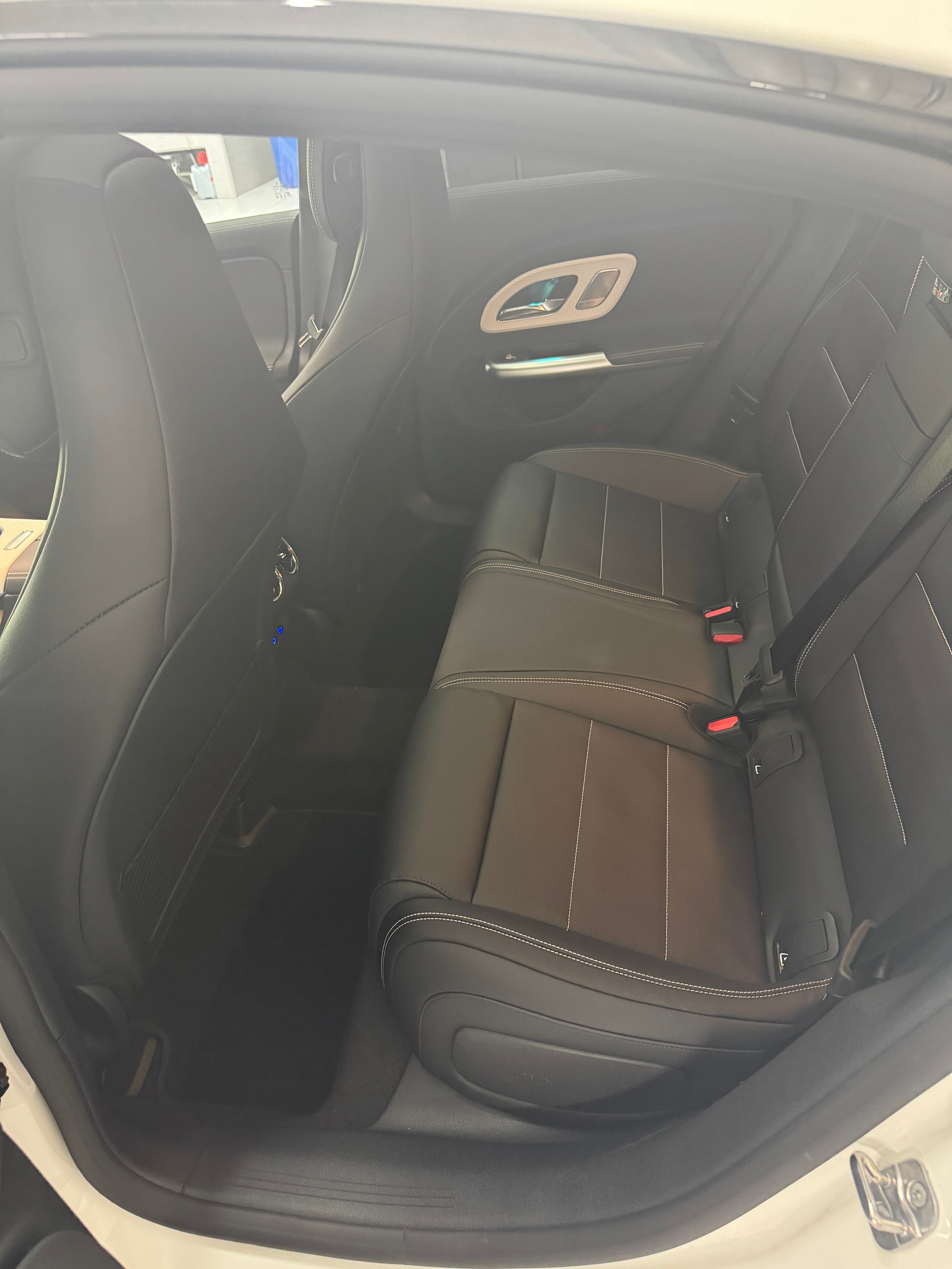 MERCEDES-BENZ CLA 220 4Matic-image-14