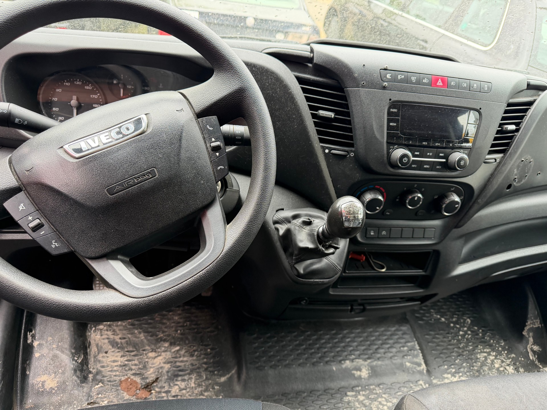 IVECO 35 S 18-image-4