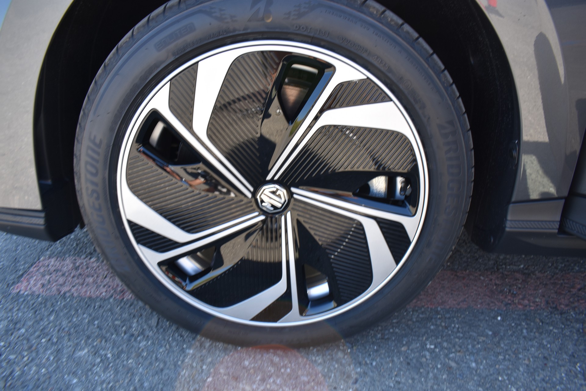 MG 4 EV 64kWh Premium-image-13