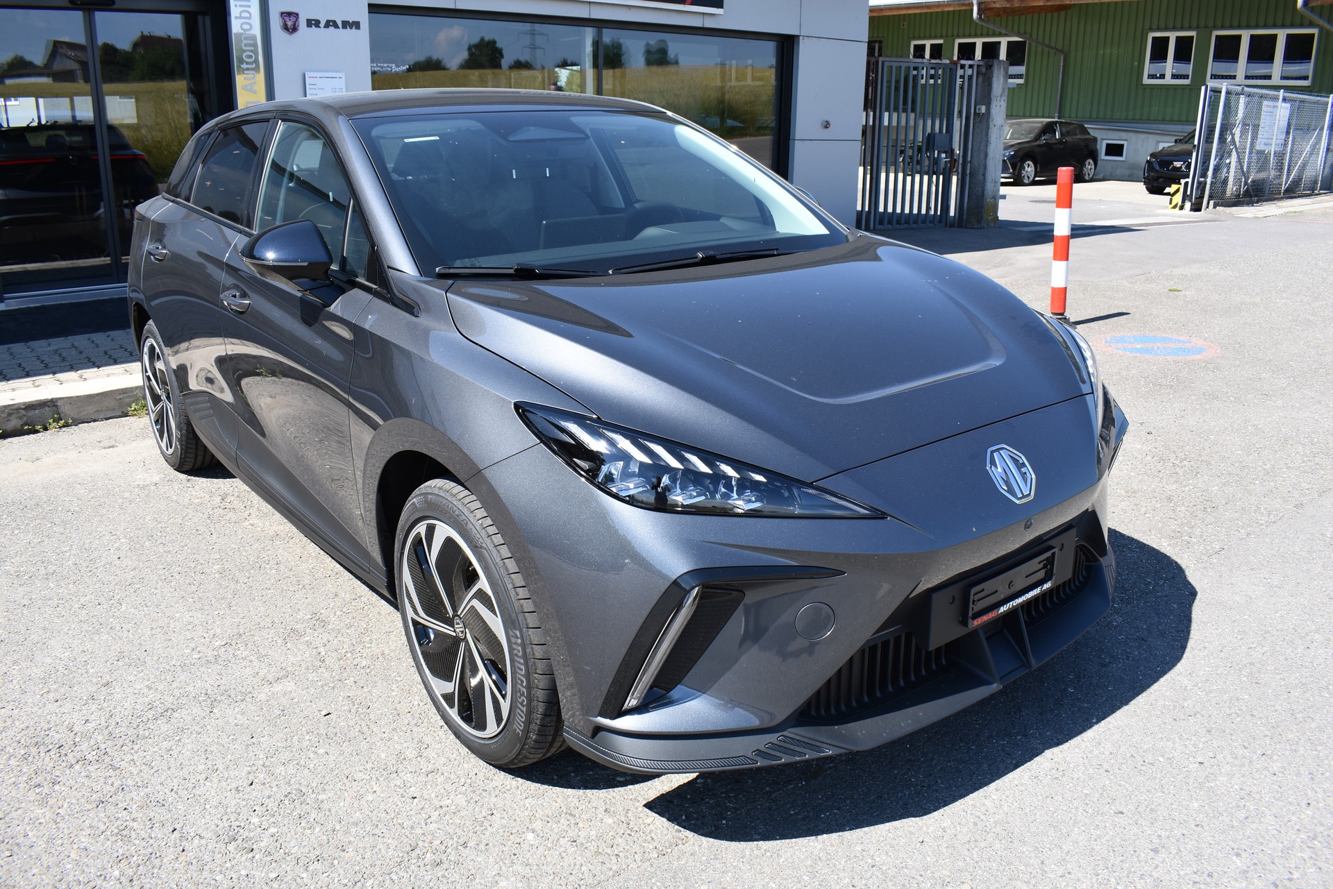 MG 4 EV 64kWh Premium-image-3