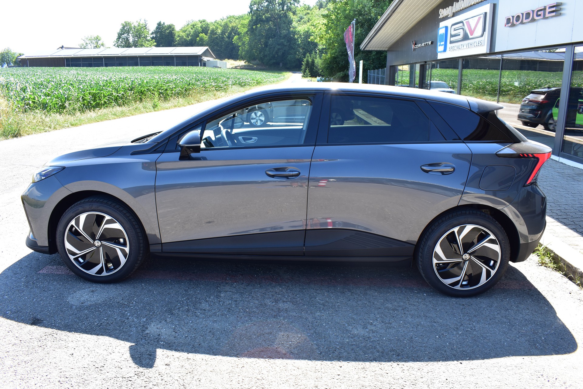 MG 4 EV 64kWh Premium-image-1