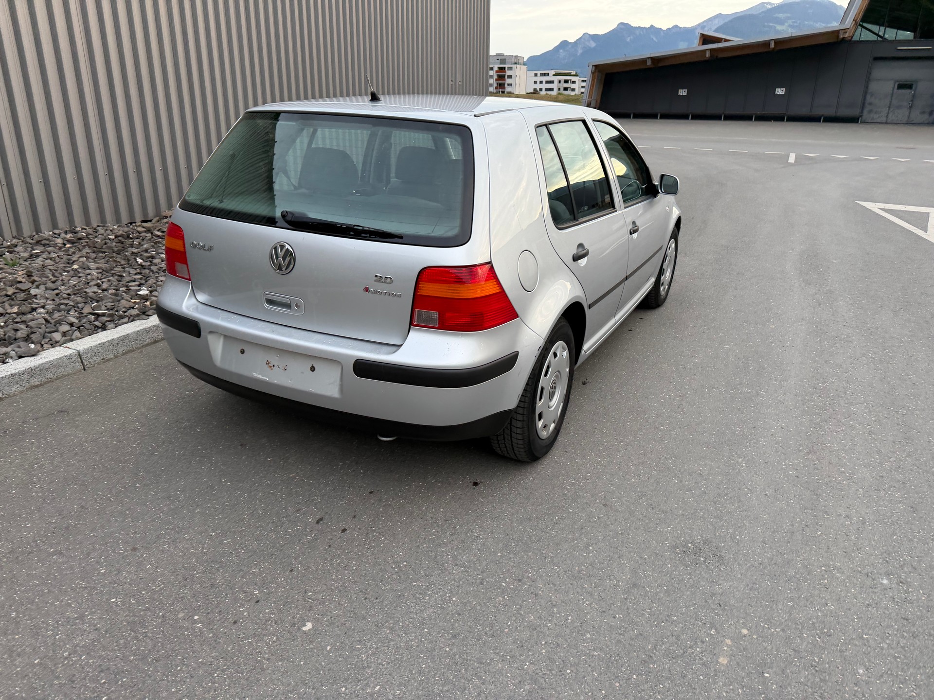 VW Golf 2.0 Comfortline 4Motion-image-5