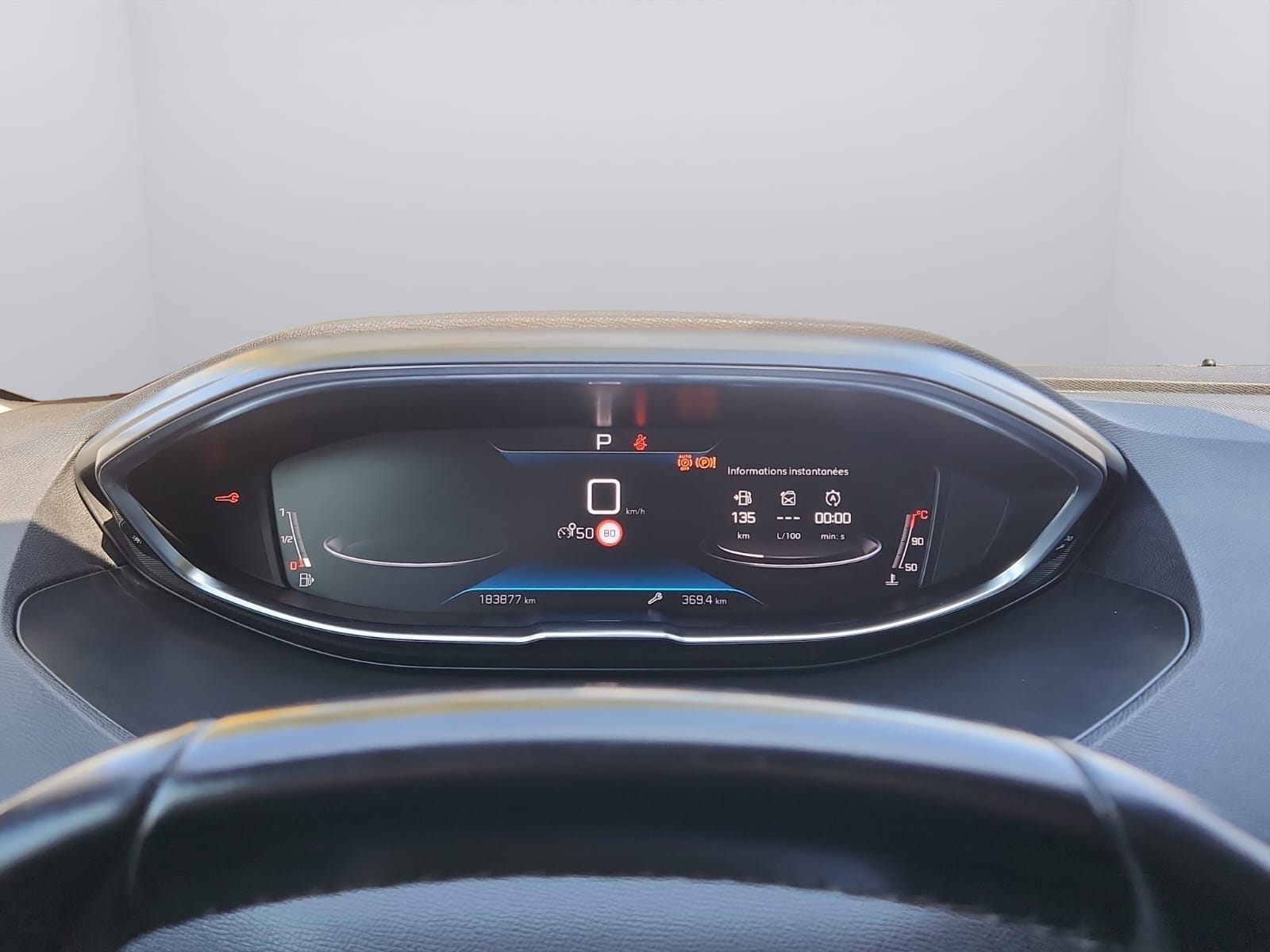 PEUGEOT 5008 1.5 BlueHDi Allure EAT8-image-14