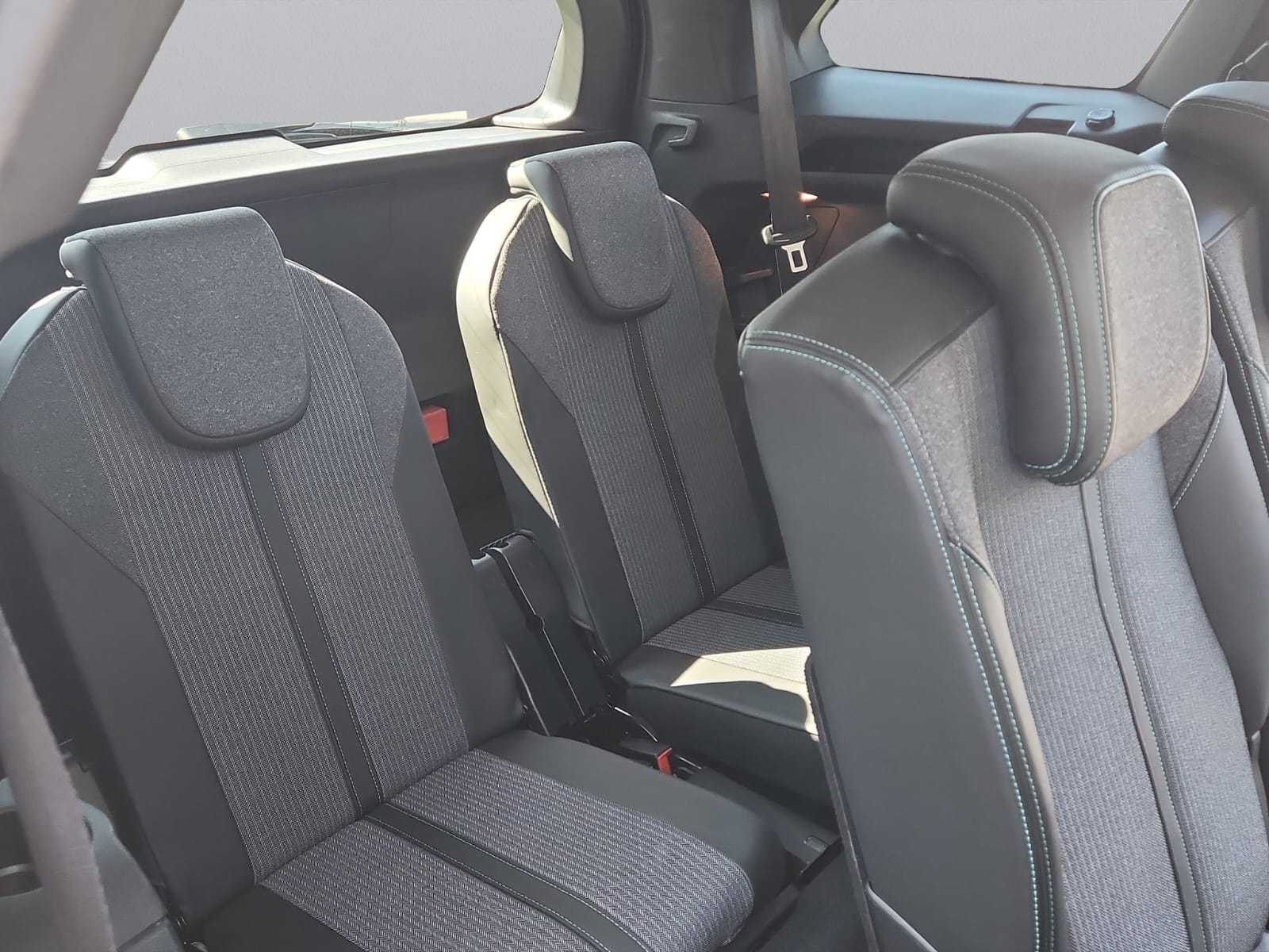 PEUGEOT 5008 1.5 BlueHDi Allure EAT8-image-9