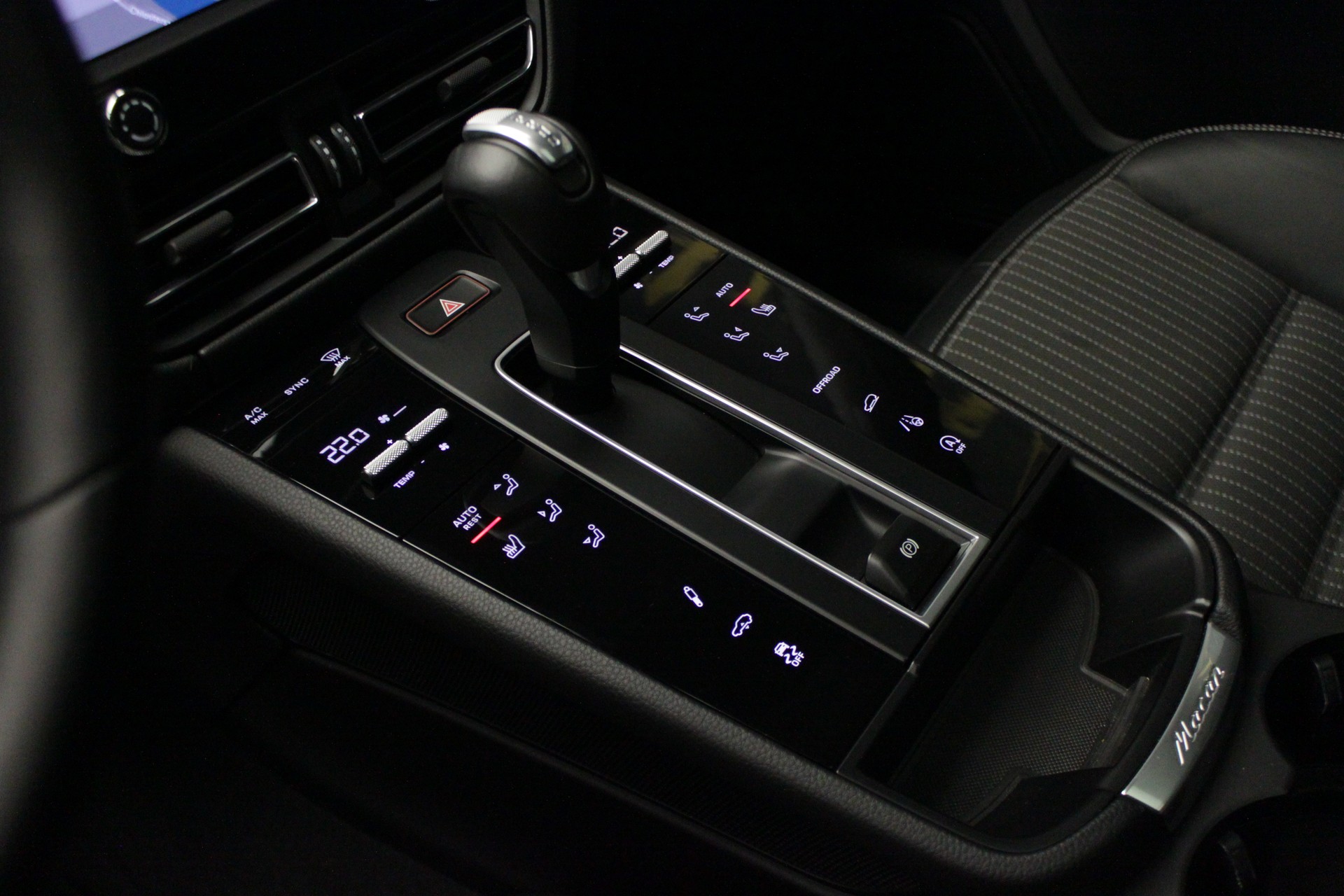 PORSCHE Macan T PDK-image-22